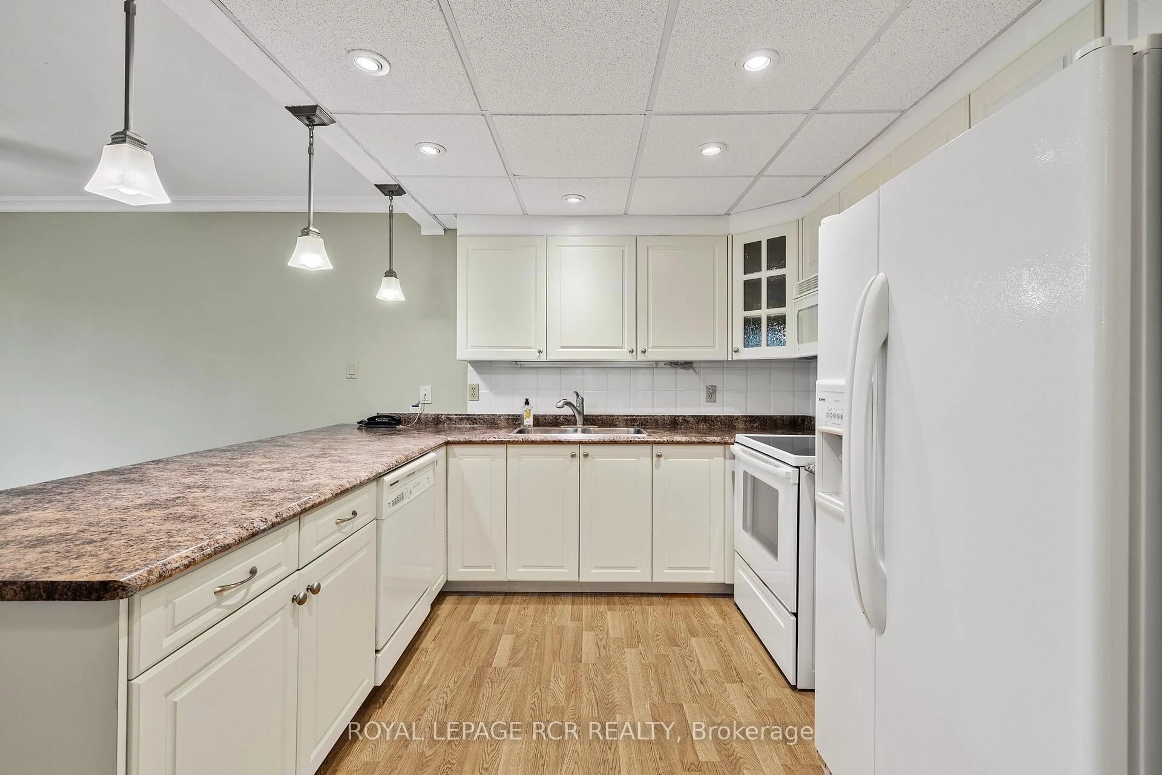 Standard kitchen, unknown for 166 Olive St #305, East Gwillimbury Ontario L9N 1M9