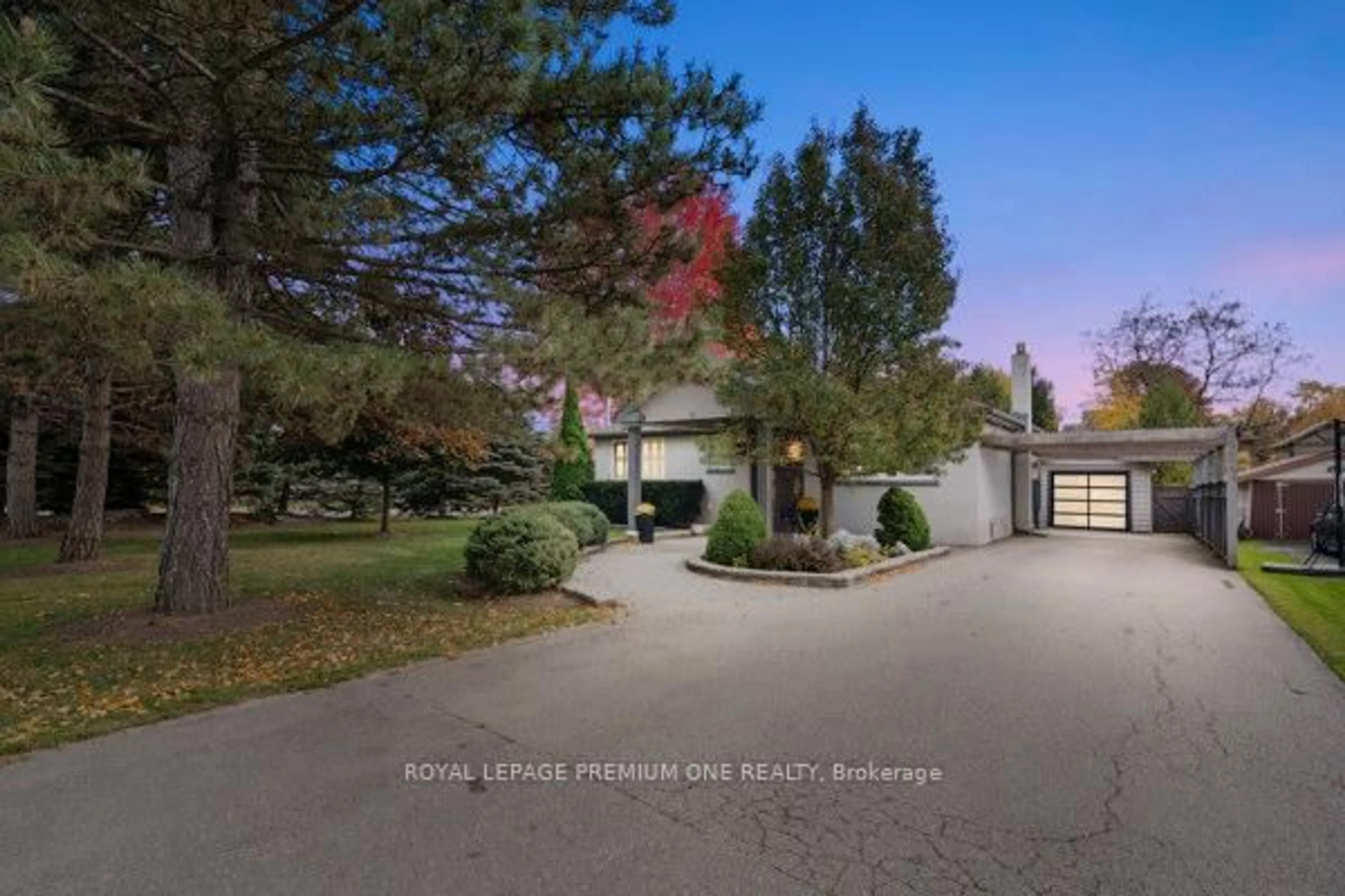 A pic from outside/outdoor area/front of a property/back of a property/a pic from drone, street for 9 Faris Ave, King Ontario L0G 1N0