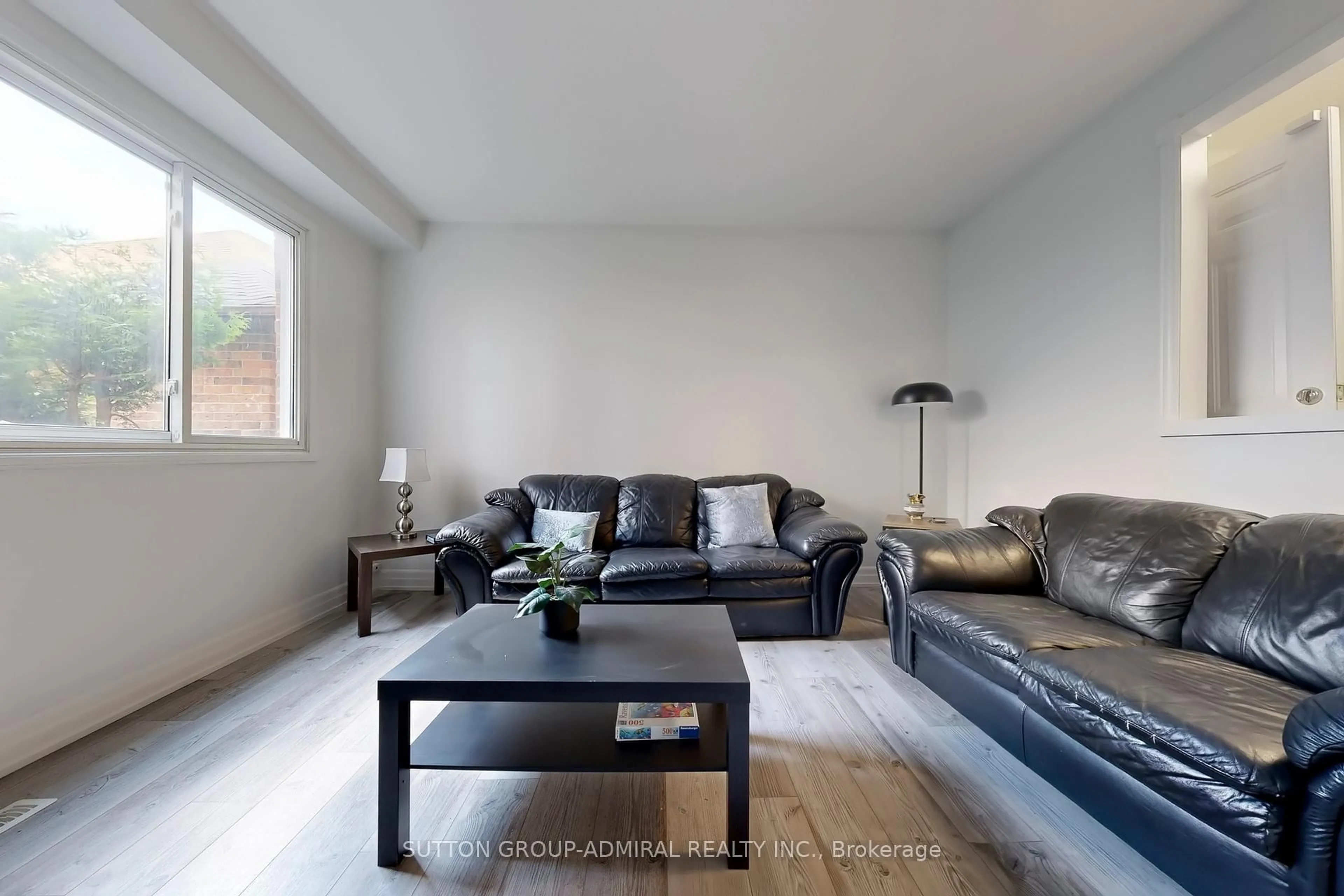 Living room with furniture, unknown for 127 North Meadow Cres, Vaughan Ontario L4J 3C4