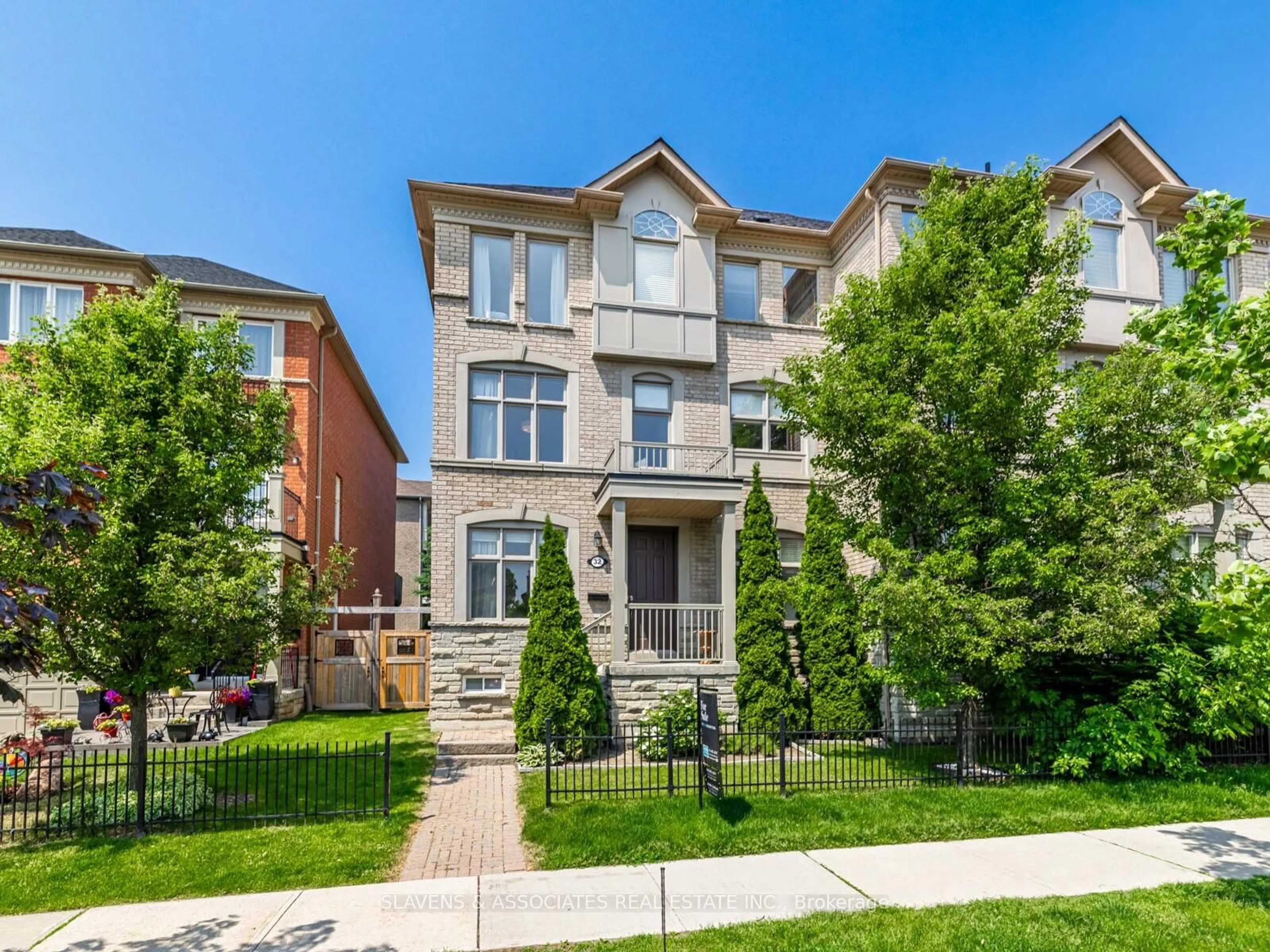 Home with brick exterior material, street for 32 Helen St, Vaughan Ontario L4L 3S3