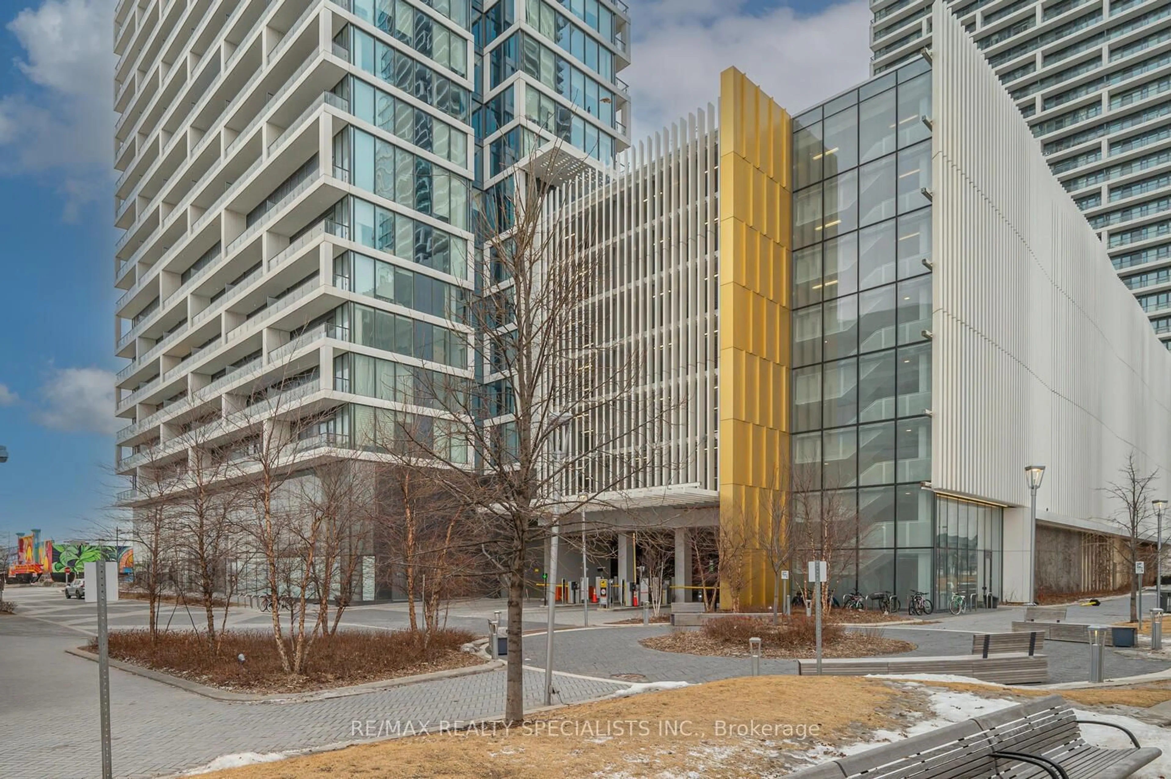Indoor foyer for 5 BUTTERMILL Ave #5706, Vaughan Ontario L4K 0J5