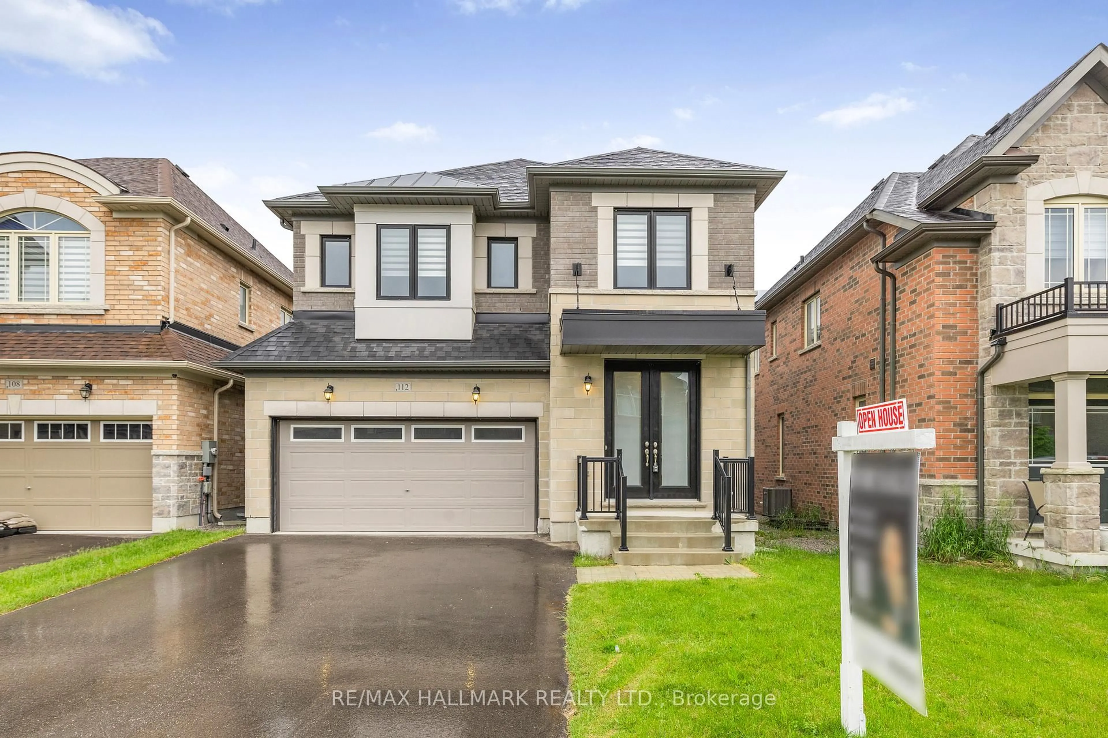 Home with brick exterior material, street for 112 Carriage Shop Bend, East Gwillimbury Ontario L9N 0Y3
