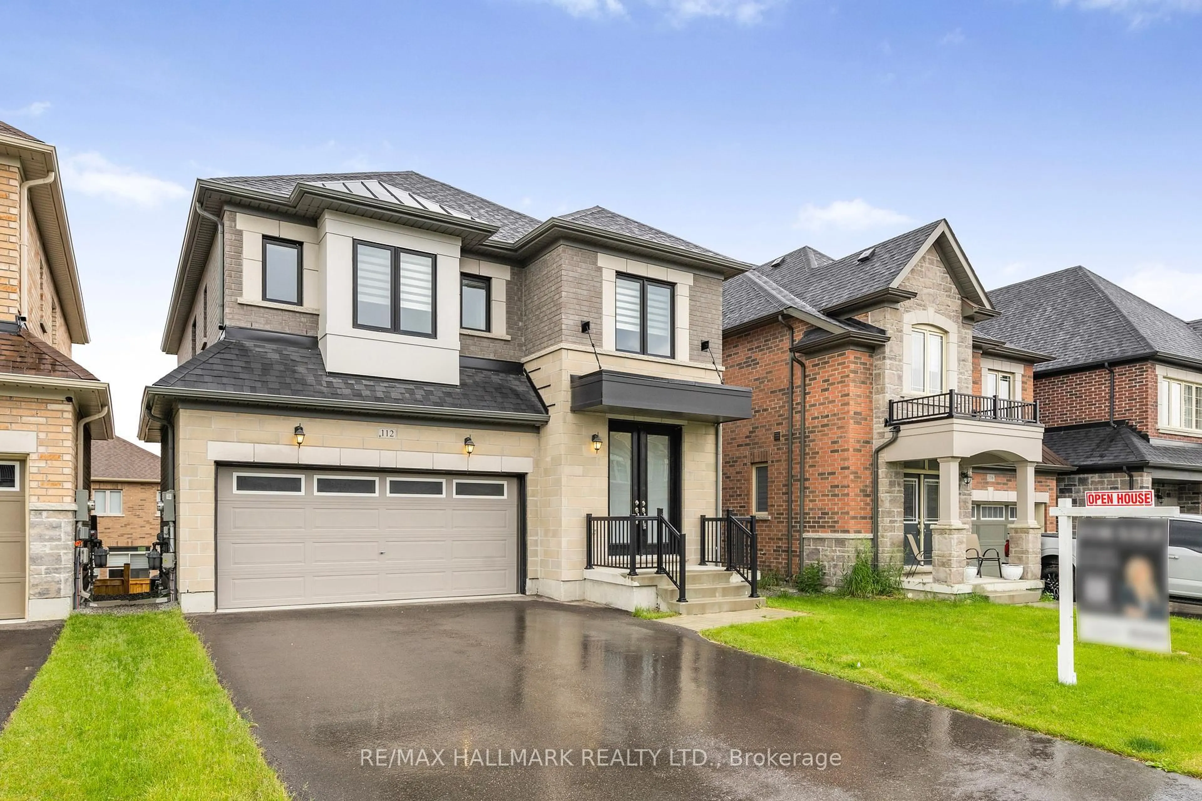 Home with brick exterior material, street for 112 Carriage Shop Bend, East Gwillimbury Ontario L9N 0Y3