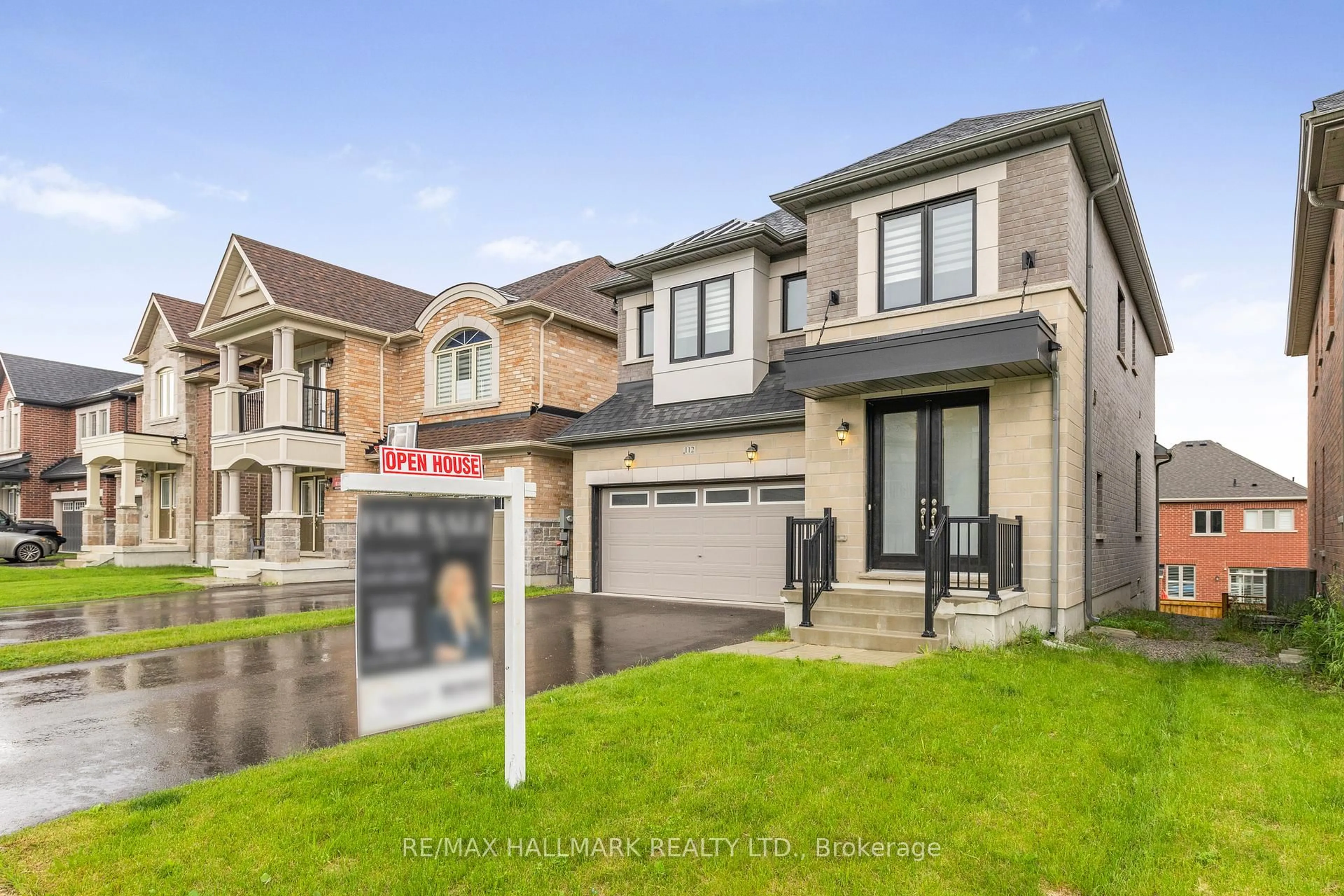 Home with brick exterior material, street for 112 Carriage Shop Bend, East Gwillimbury Ontario L9N 0Y3