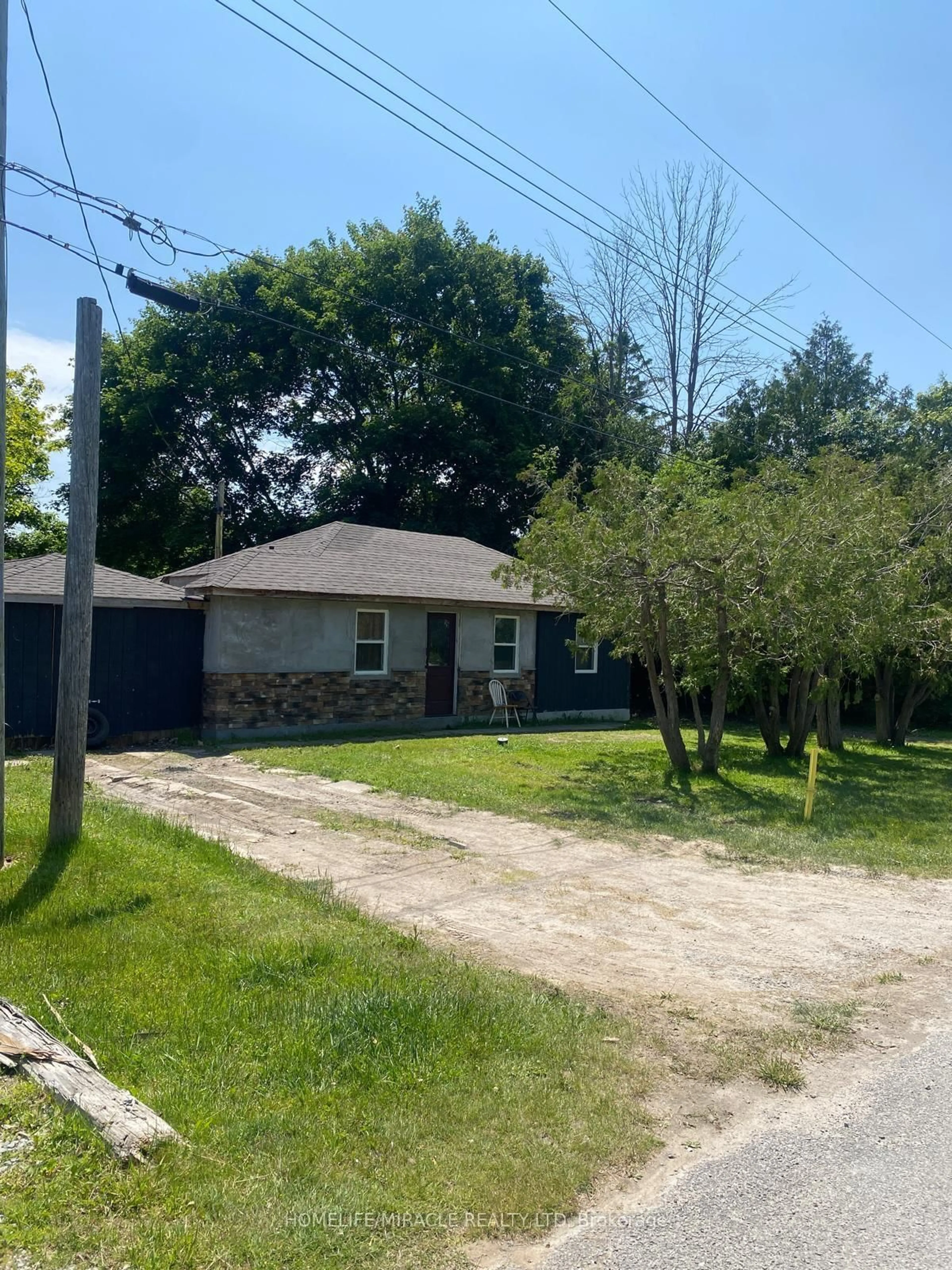 A pic from outside/outdoor area/front of a property/back of a property/a pic from drone, street for 164 Riverbank Dr, Georgina Ontario L0E 1N0