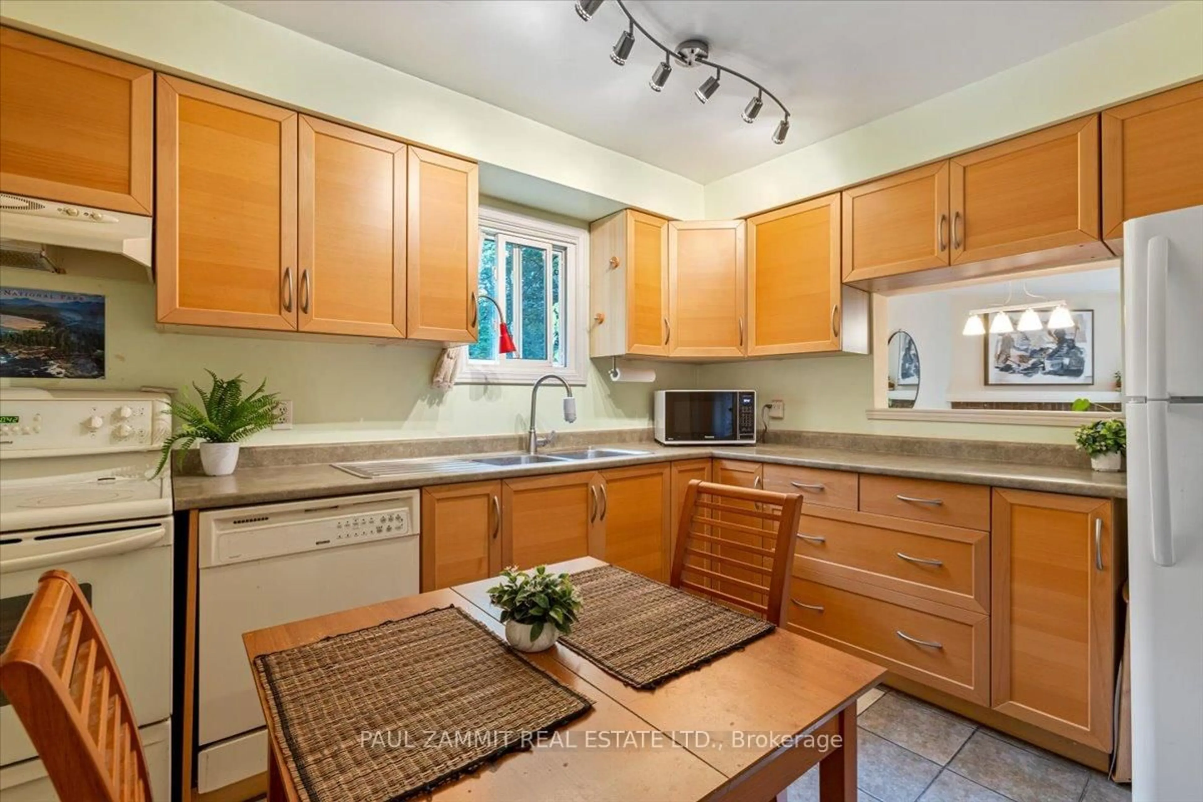 Standard kitchen, unknown for 79 Durie Lane, Markham Ontario L3T 5H4