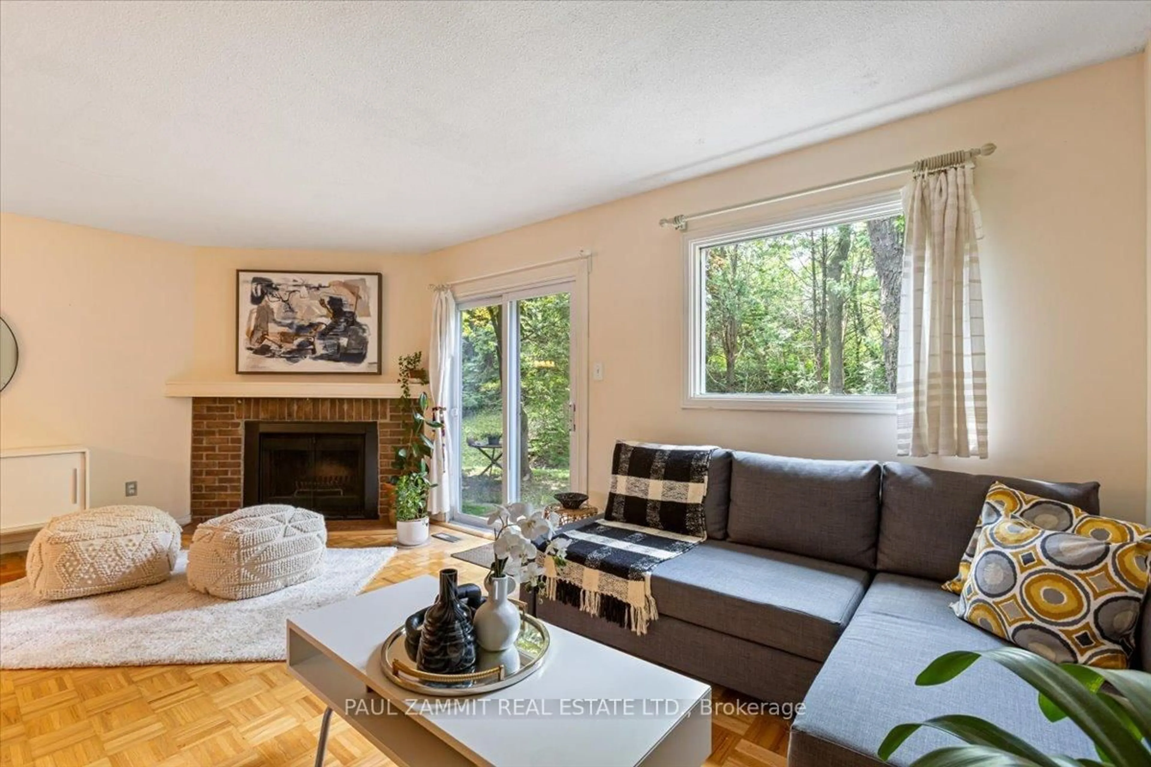 Living room with furniture, wood/laminate floor for 79 Durie Lane, Markham Ontario L3T 5H4