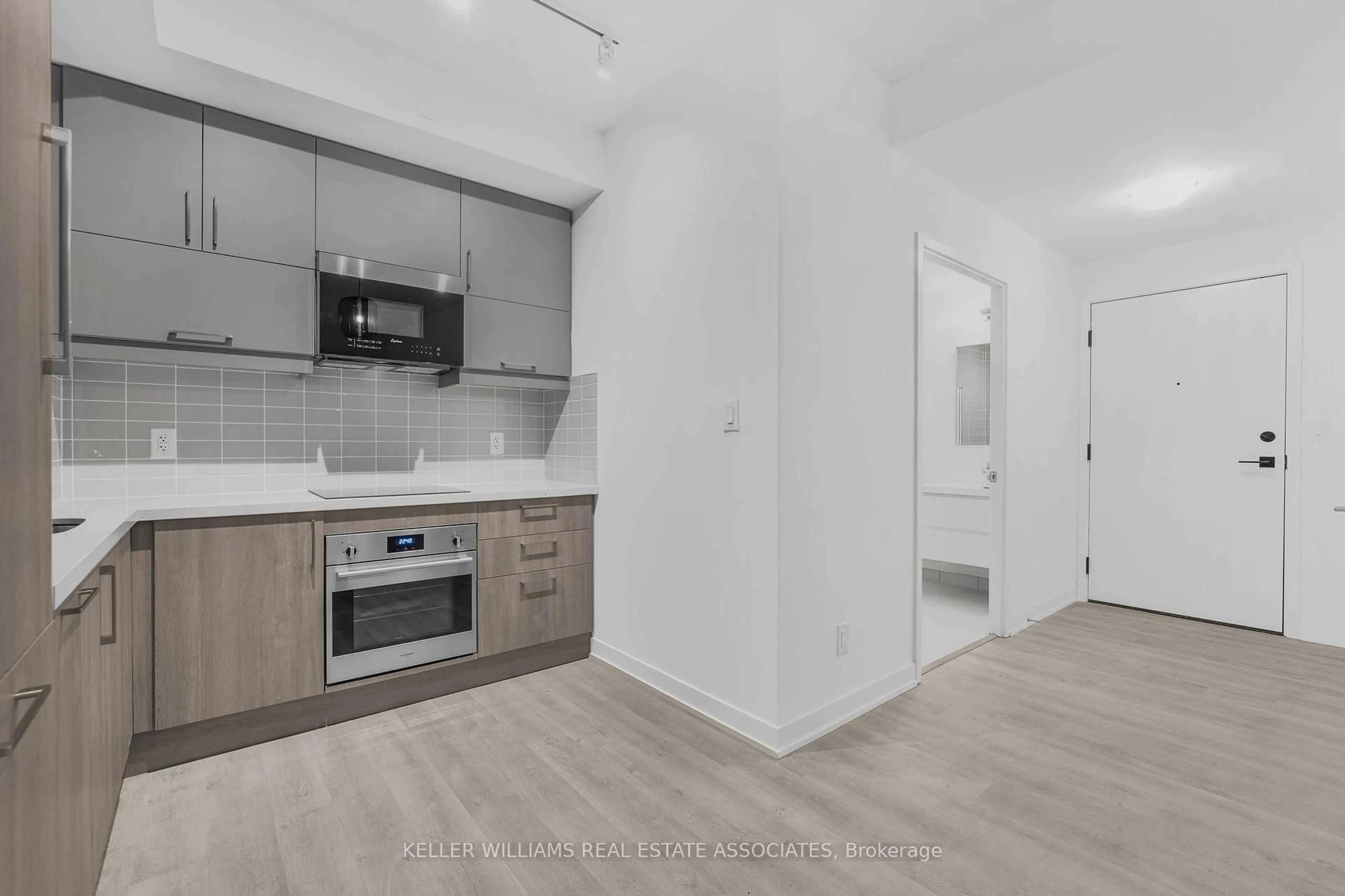 Unknown for 8119 Birchmount Rd #738, Markham Ontario L6G 0H5
