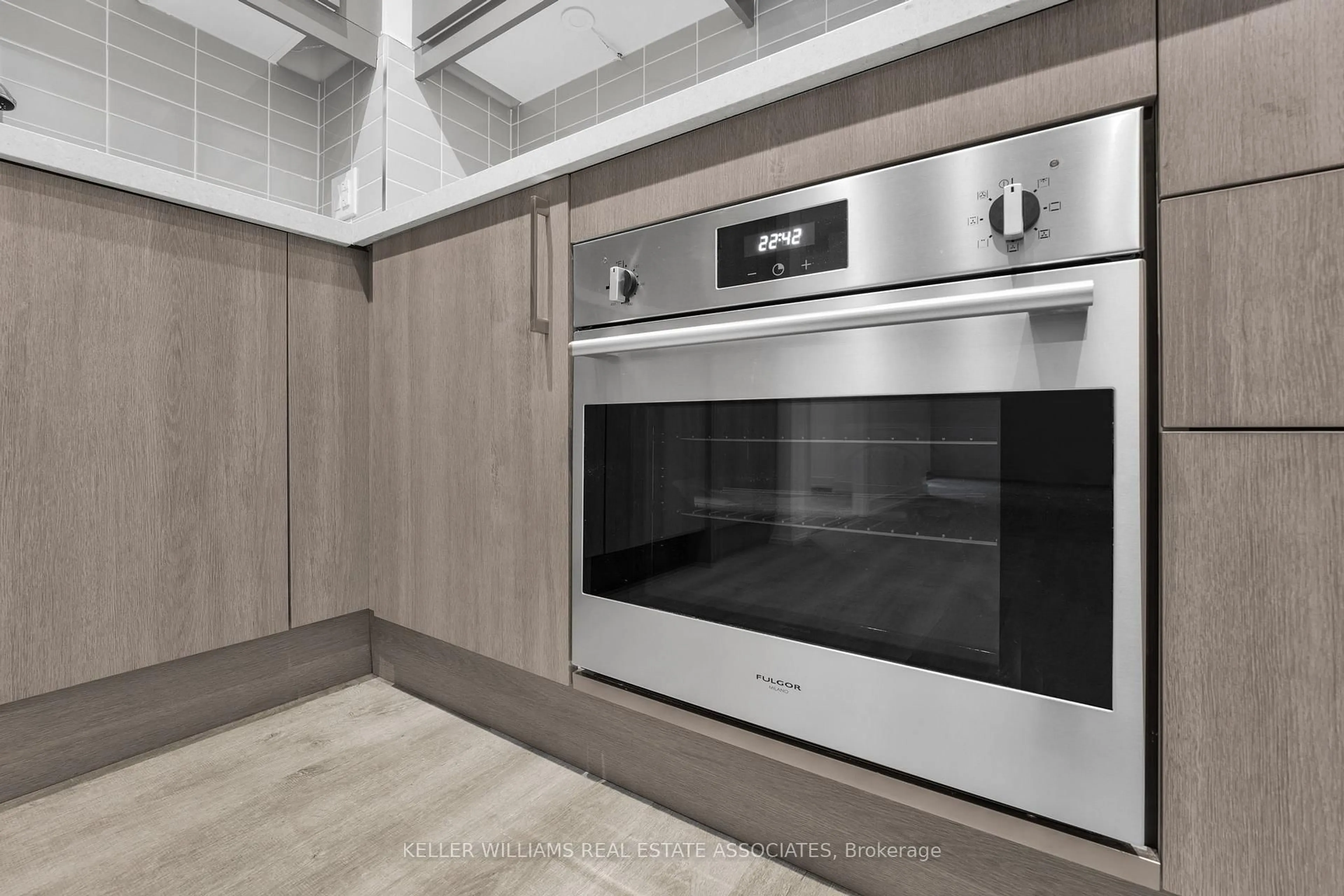Unknown for 8119 Birchmount Rd #738, Markham Ontario L6G 0H5