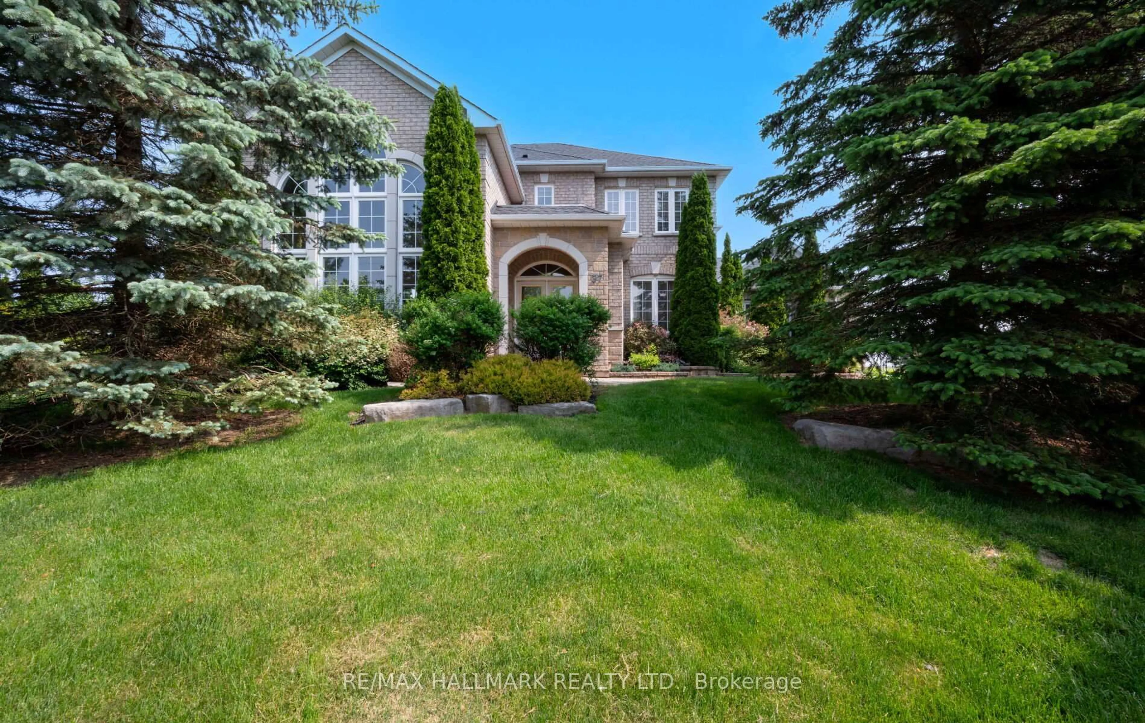 A pic from outside/outdoor area/front of a property/back of a property/a pic from drone, street for 37 Witherspoon Way, King Ontario L0G 1N0