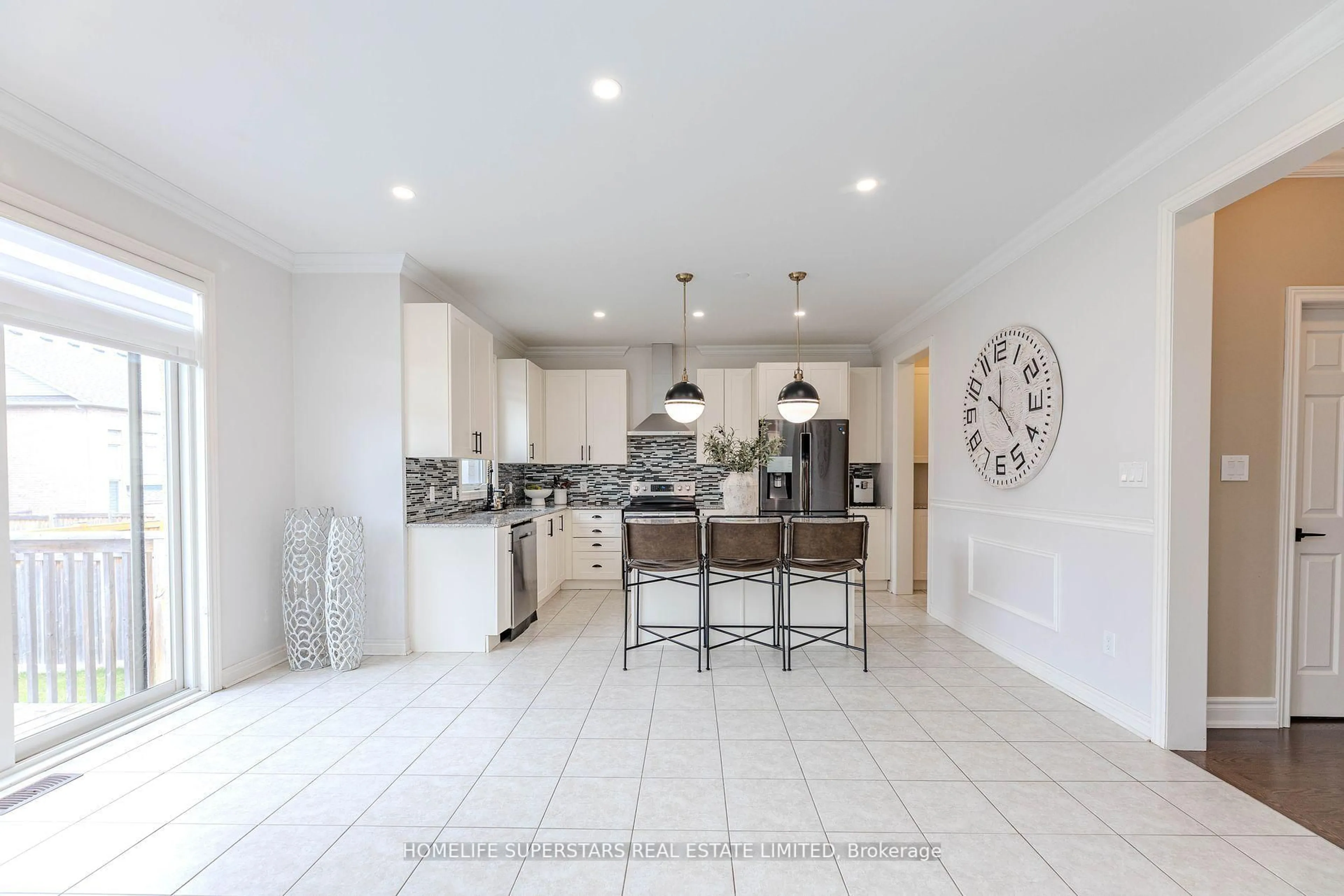 Open concept kitchen, ceramic/tile floor for 50 Romanelli Cres, Bradford West Gwillimbury Ontario L3Z 0X7