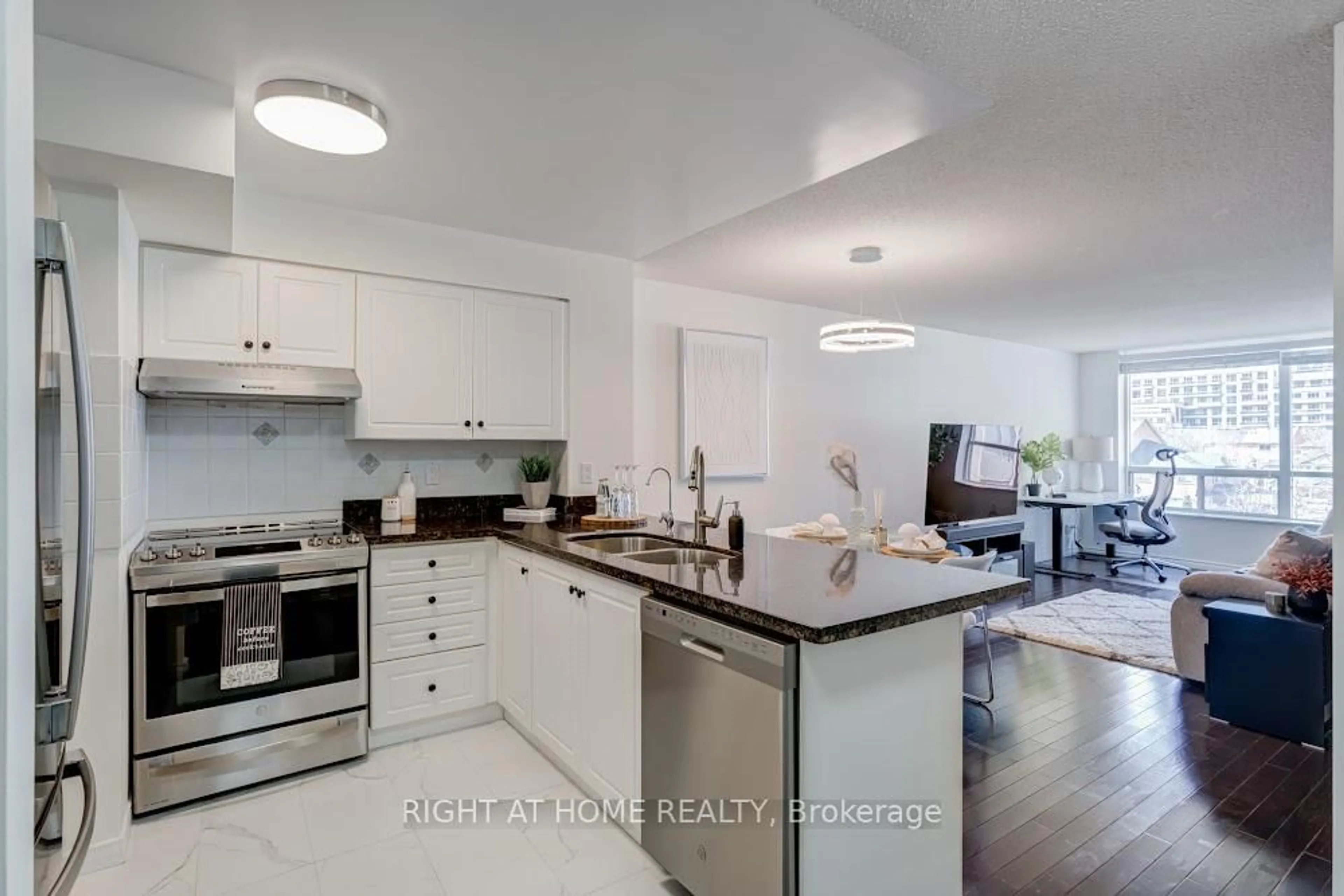 Open concept kitchen, unknown for 19 Northern Heights Dr #304, Richmond Hill Ontario L4B 4M4