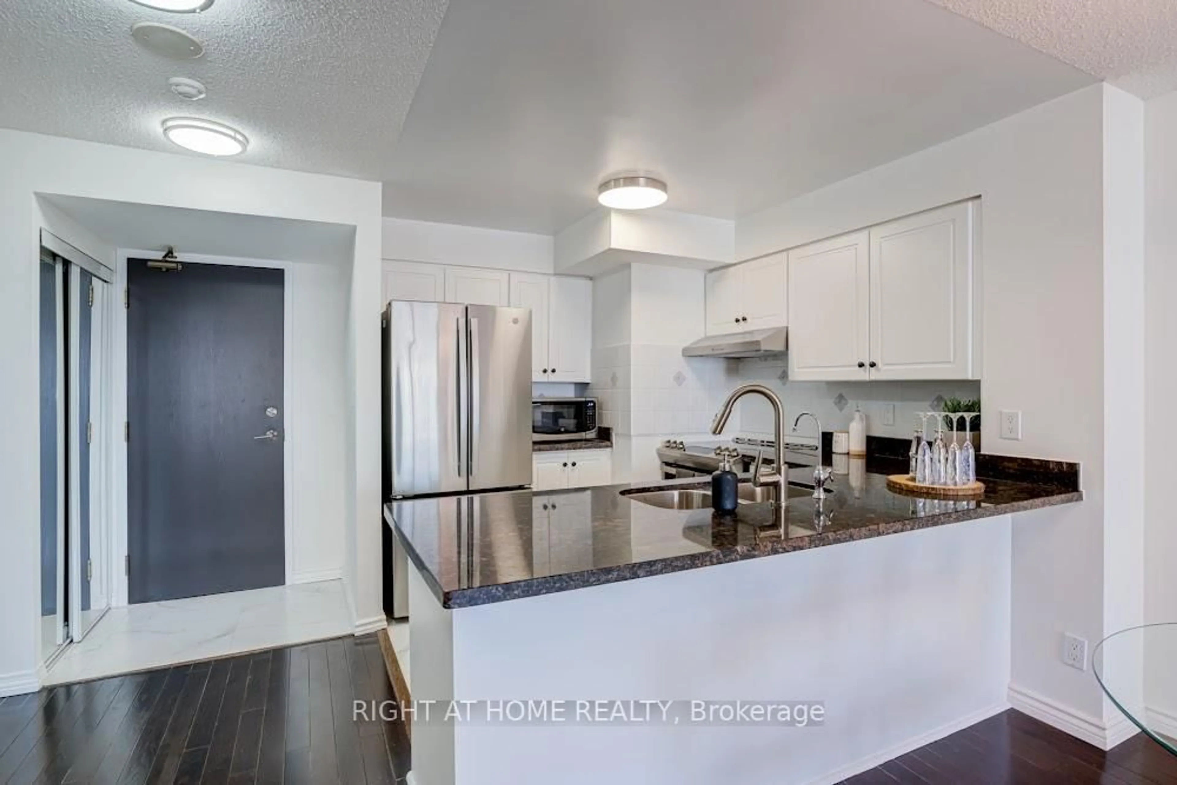 Open concept kitchen, unknown for 19 Northern Heights Dr #304, Richmond Hill Ontario L4B 4M4
