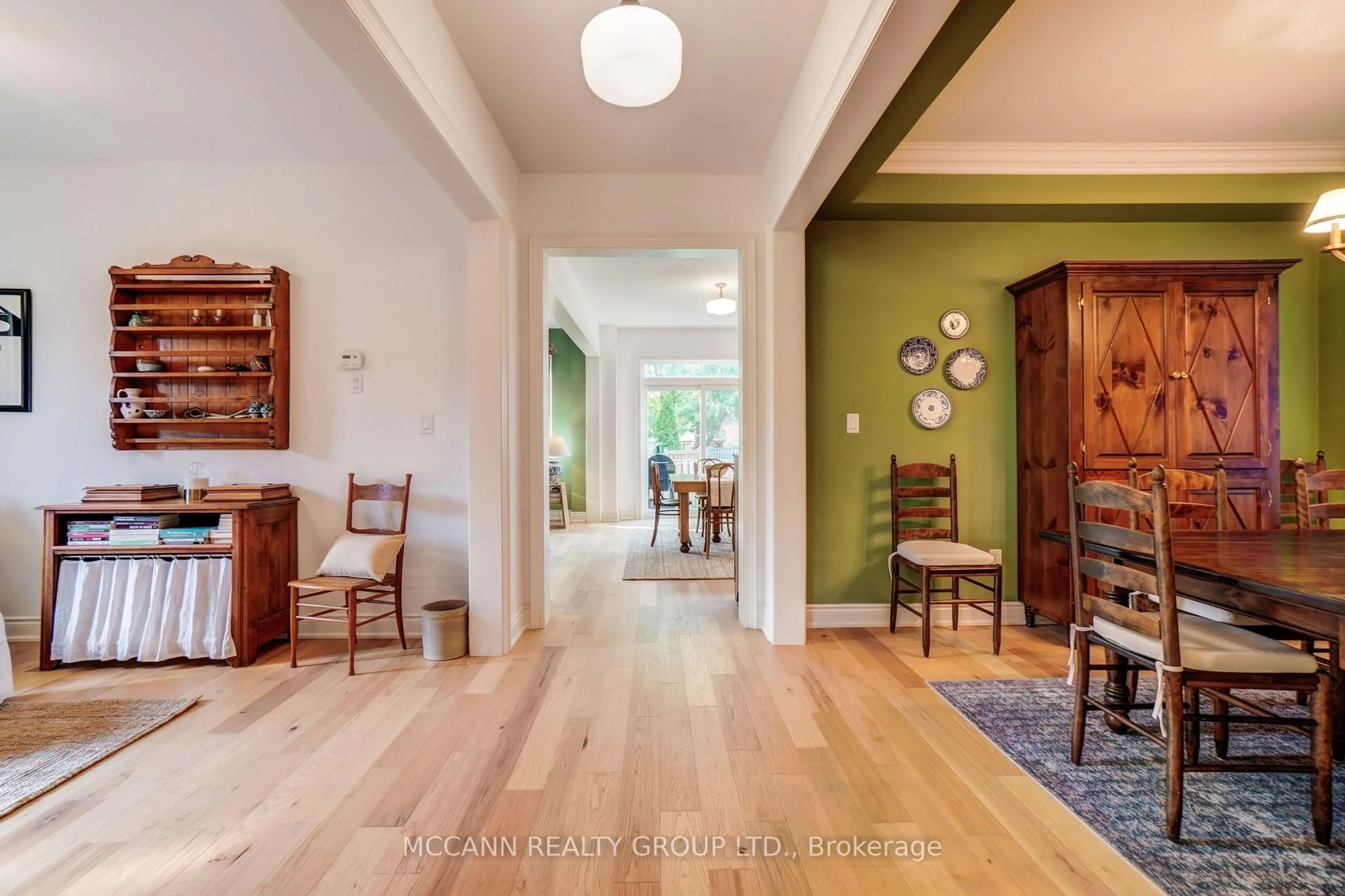 Indoor entryway for 15 Low Blvd, Uxbridge Ontario L9P 1W7
