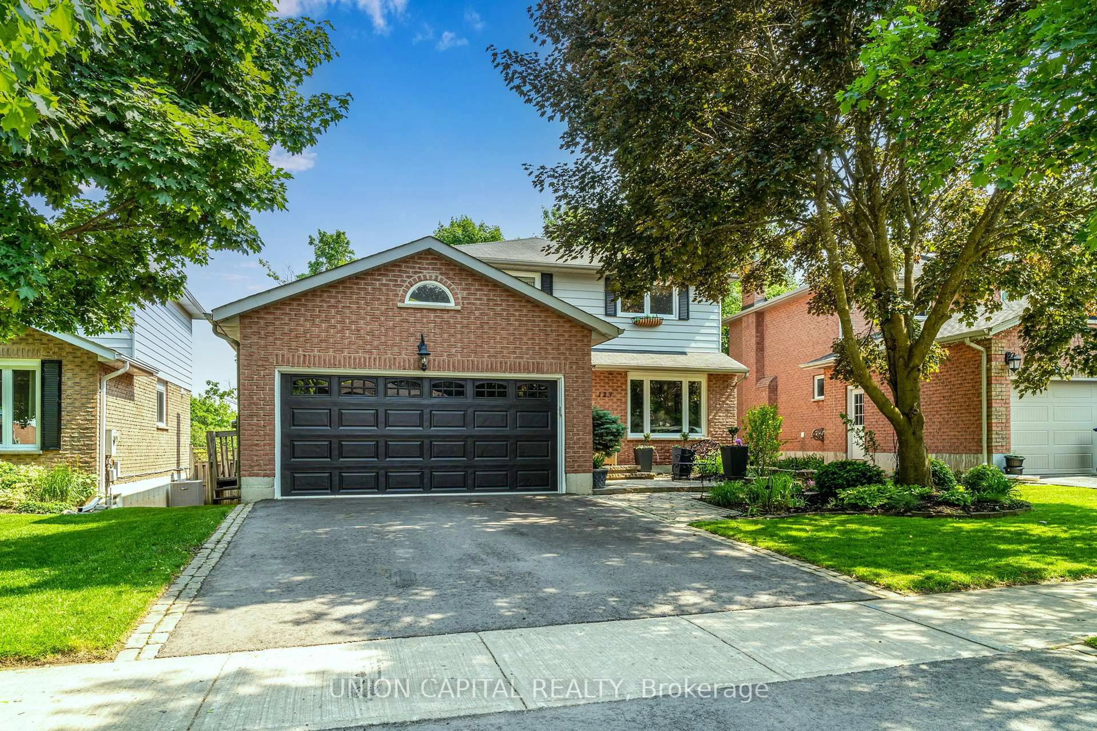 Home with brick exterior material, street for 123 Imperial Cres, Bradford West Gwillimbury Ontario L3Z 2N3