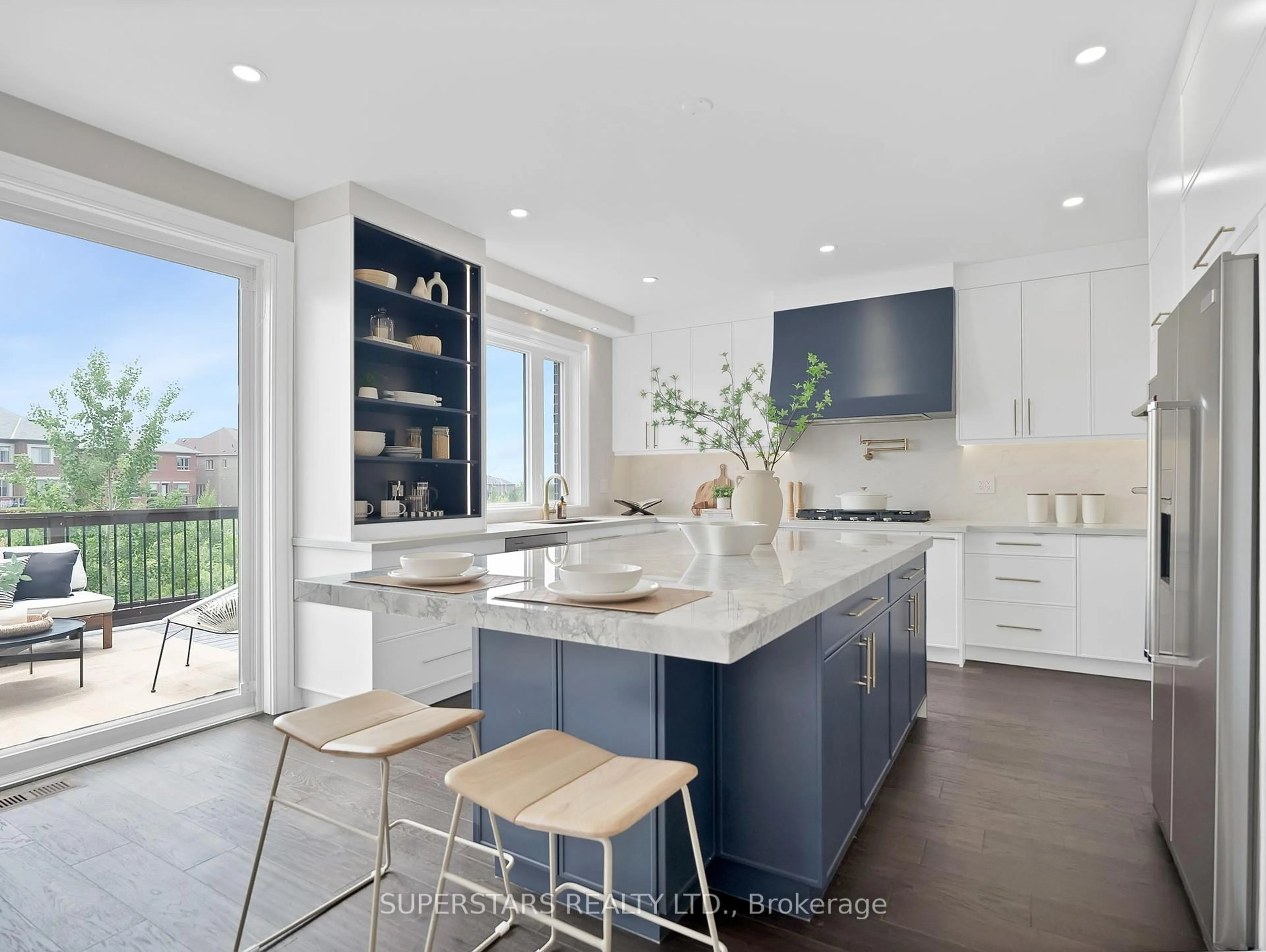 Contemporary kitchen, unknown for 6 Conklin Cres, Aurora Ontario L4G 0Z3
