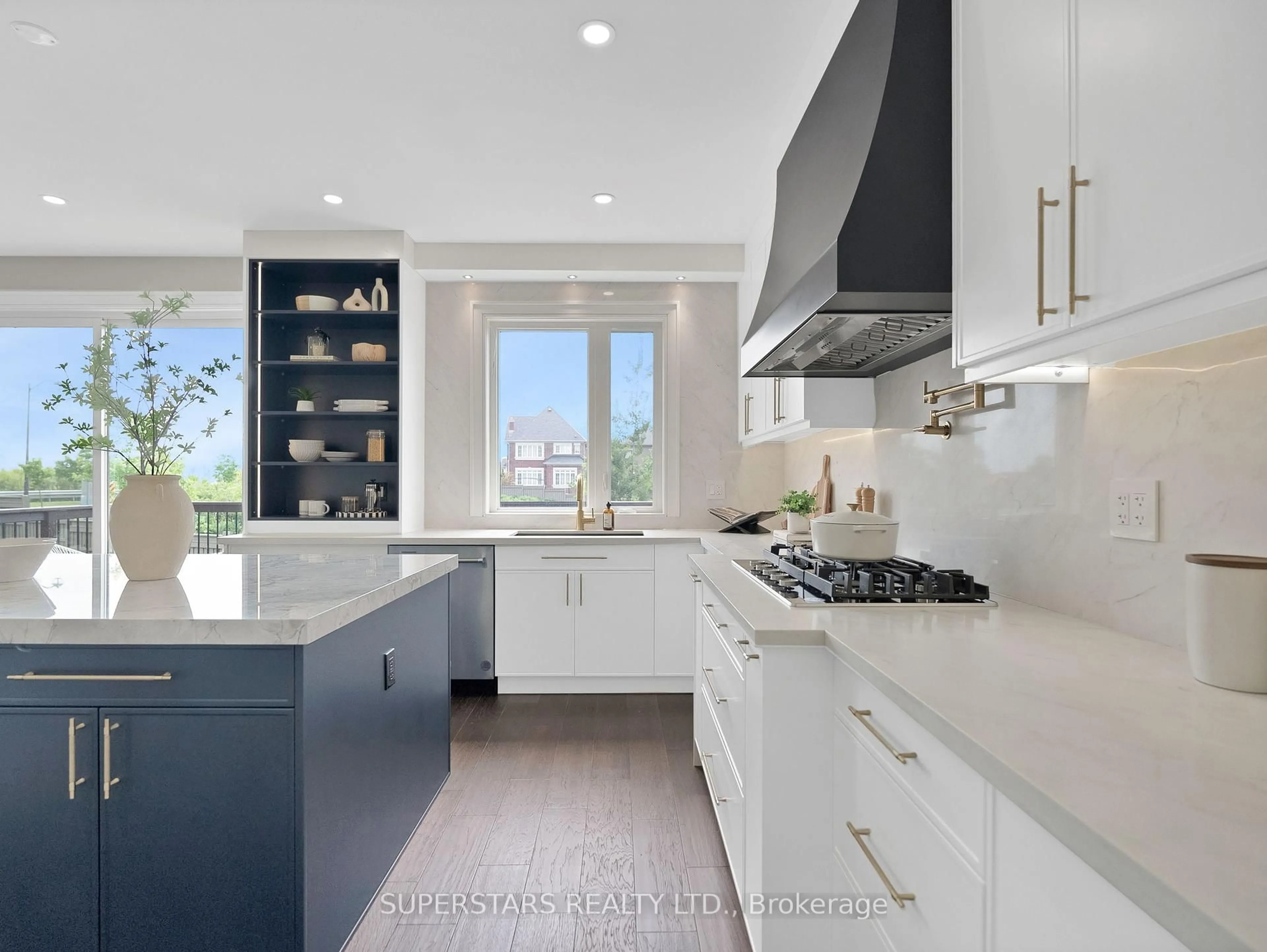 Contemporary kitchen, ceramic/tile floor for 6 Conklin Cres, Aurora Ontario L4G 0Z3