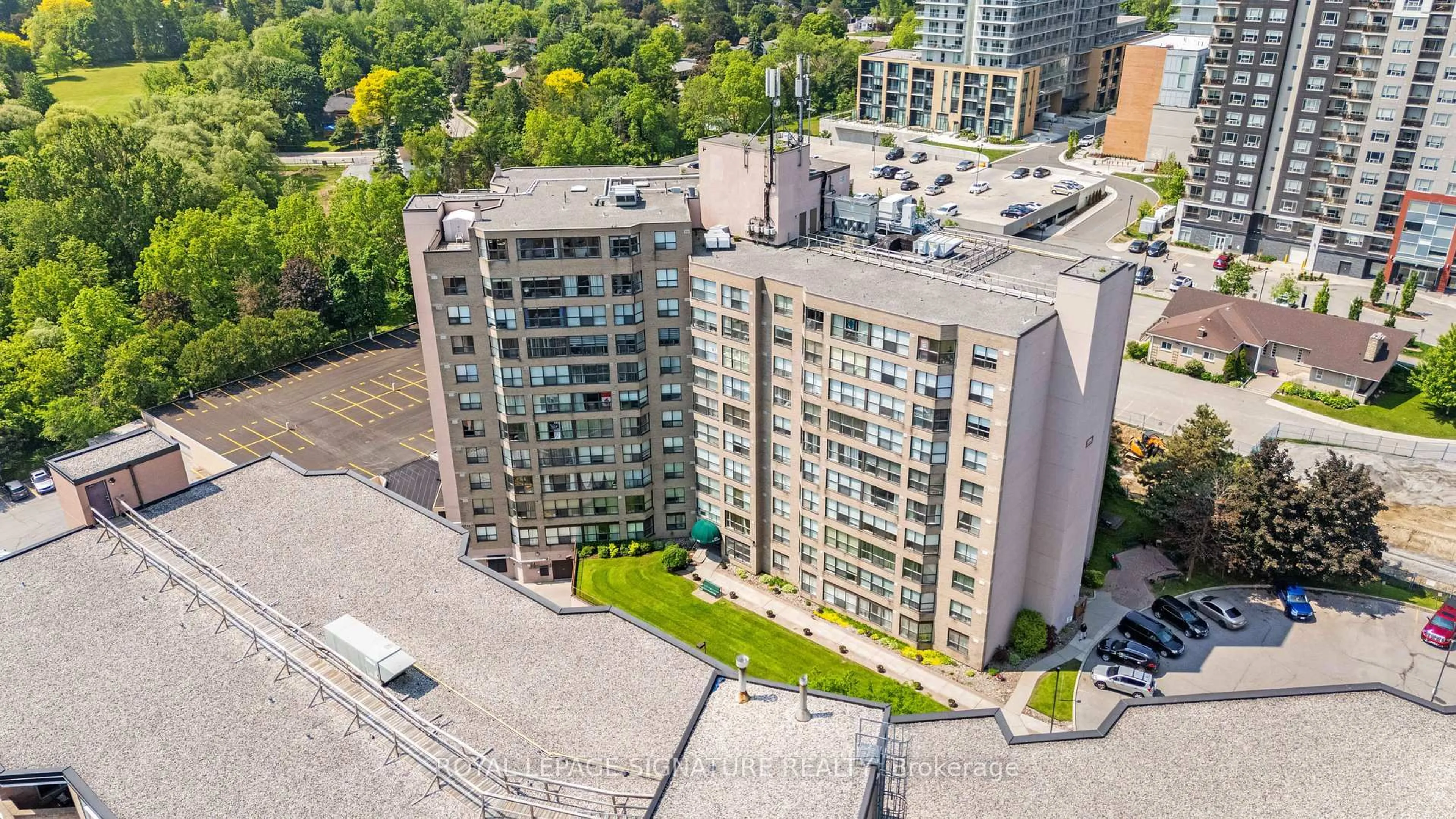 A pic from outside/outdoor area/front of a property/back of a property/a pic from drone, city buildings view from balcony for 250 Davis Dr #1007, Newmarket Ontario L3Y 7T7