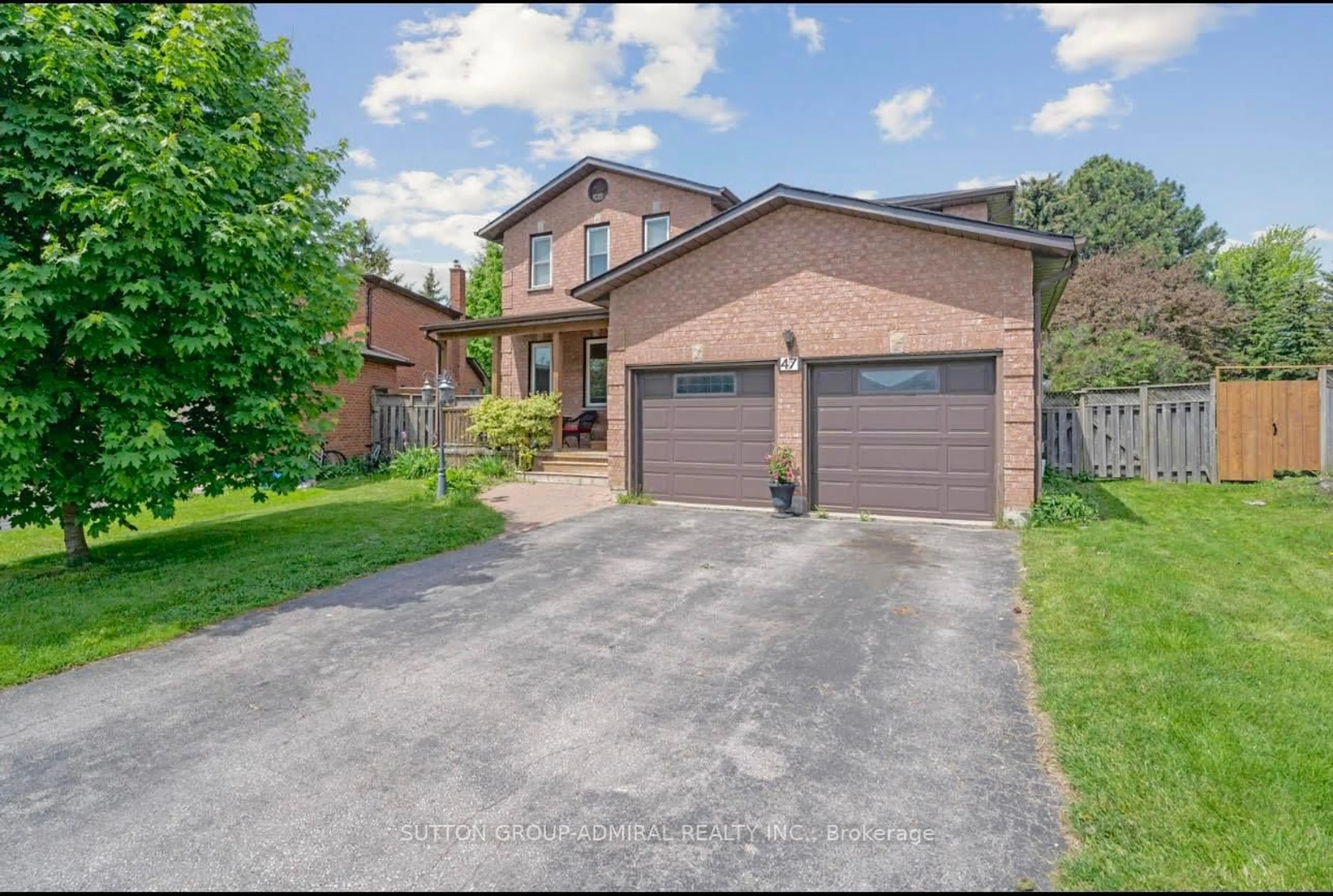 Home with brick exterior material, street for 47 Doris Cres, Newmarket Ontario L3Y 7V3