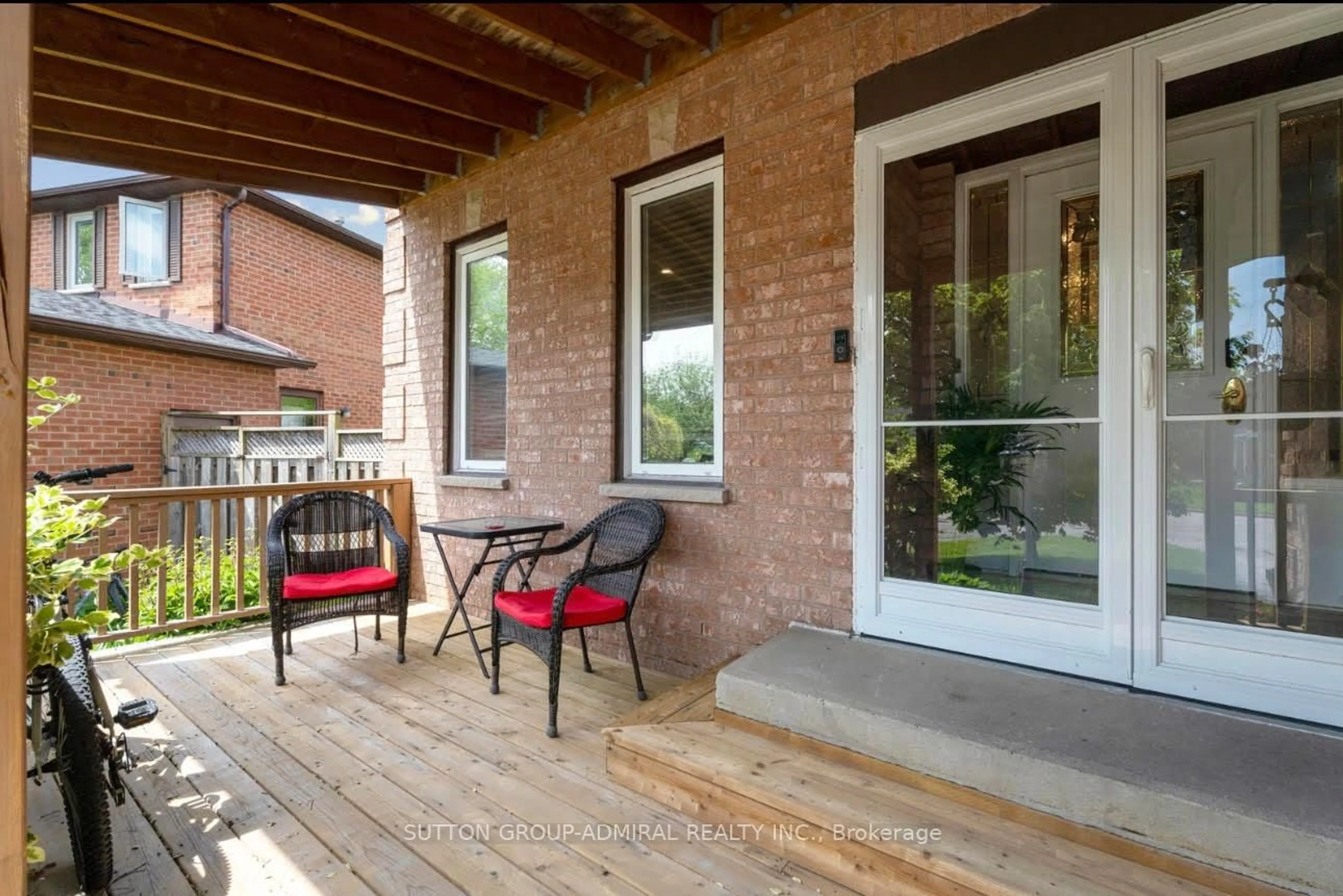 Patio, street for 47 Doris Cres, Newmarket Ontario L3Y 7V3