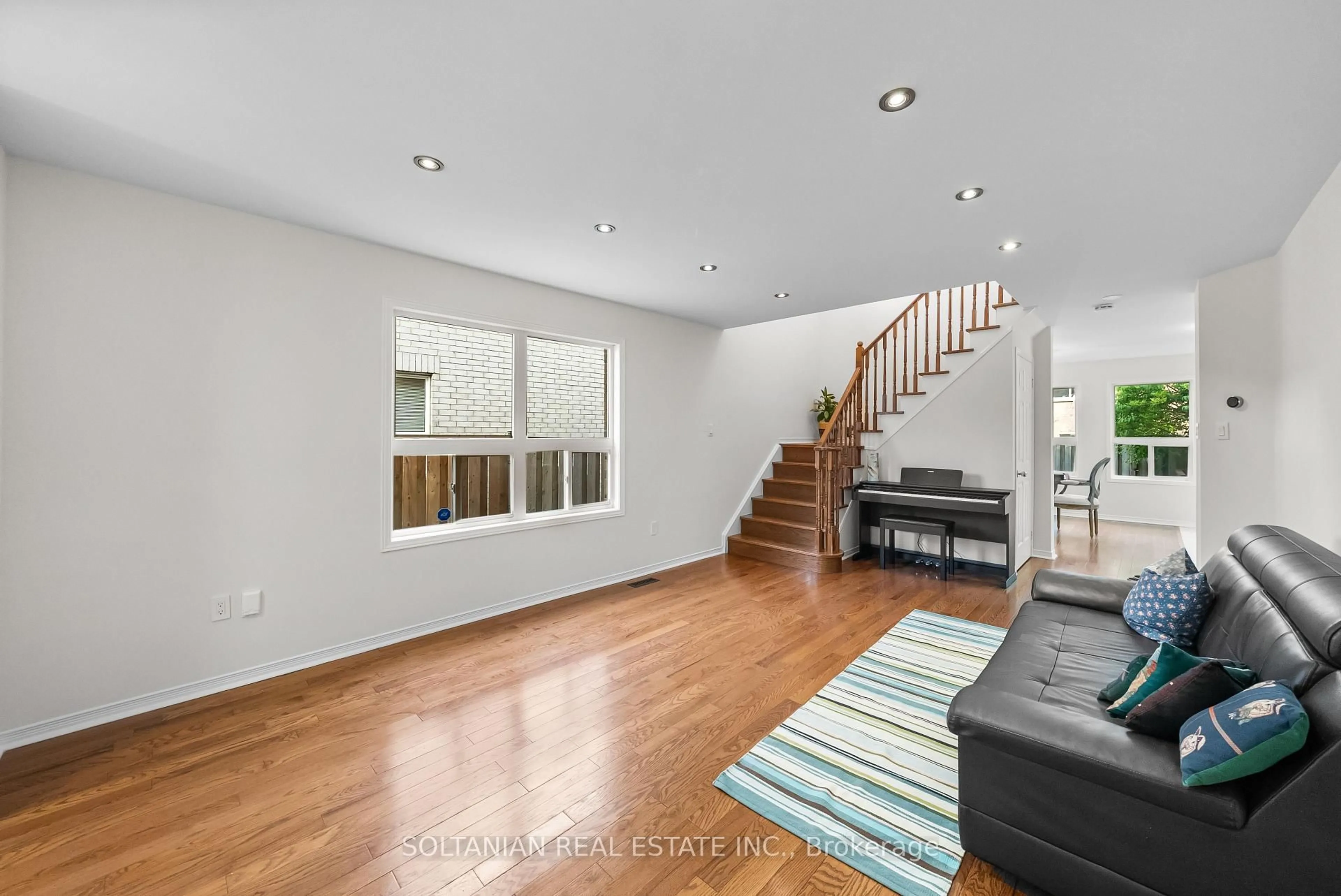 Unknown for 25 Bassett Ave, Richmond Hill Ontario L4B 4J9