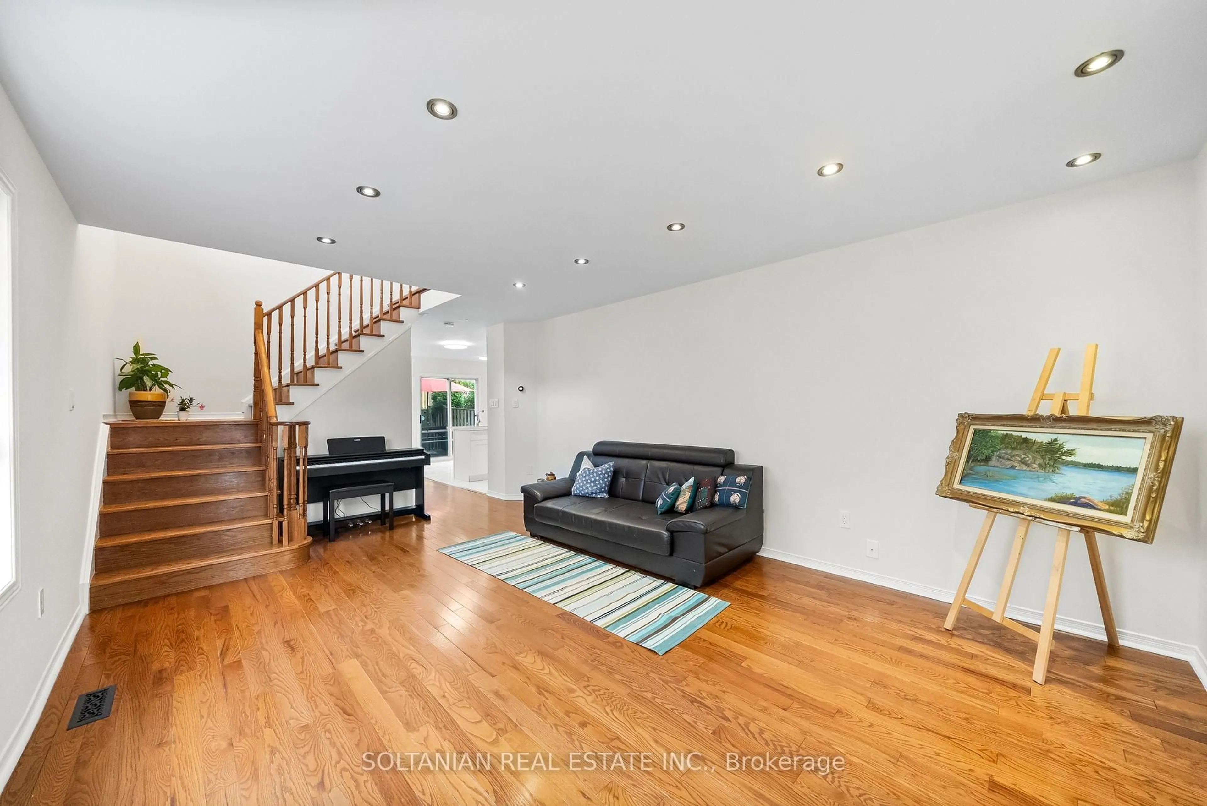 Unknown for 25 Bassett Ave, Richmond Hill Ontario L4B 4J9