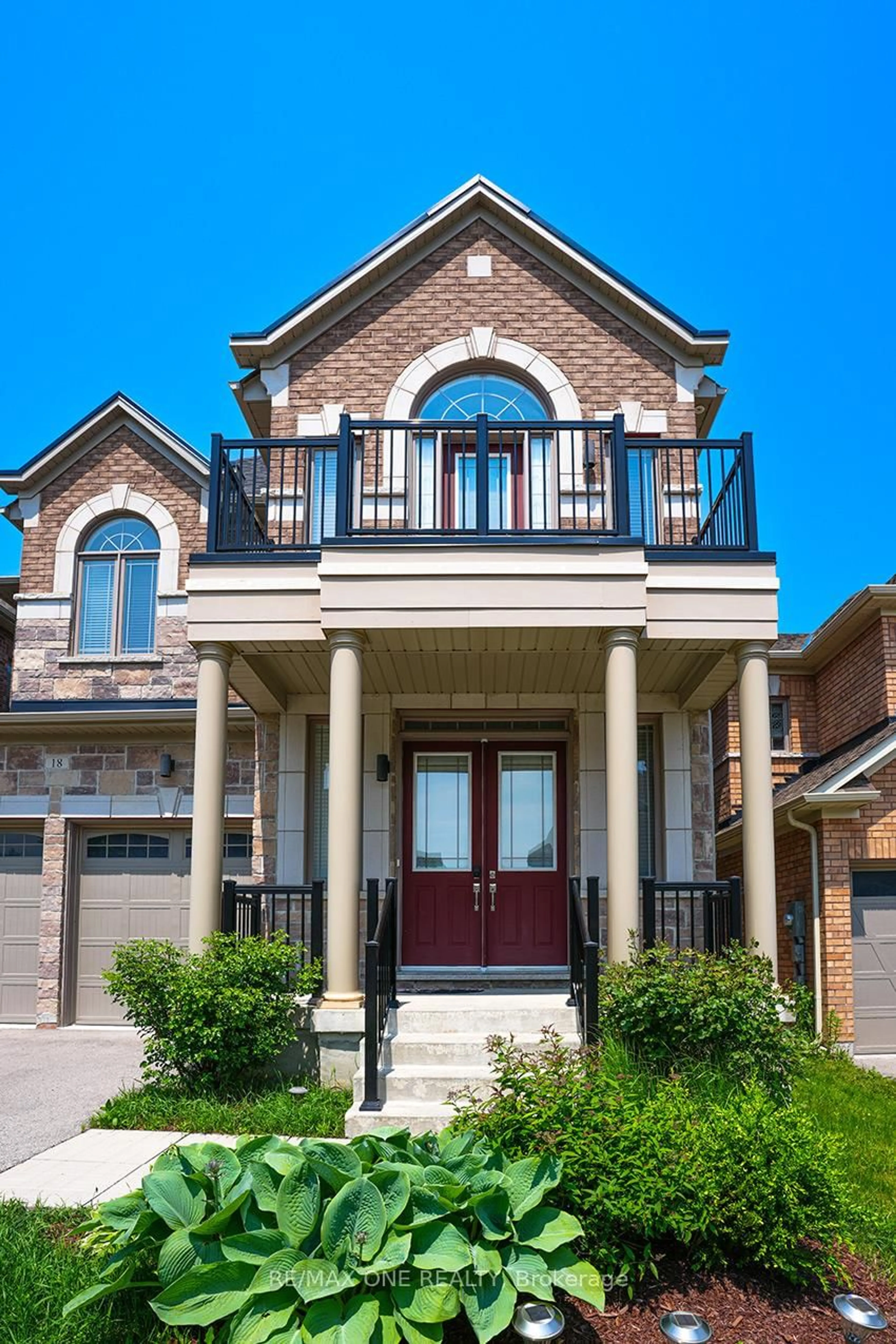 Home with brick exterior material, street for 18 Frank Kelly Dr, East Gwillimbury Ontario L9N 0V2