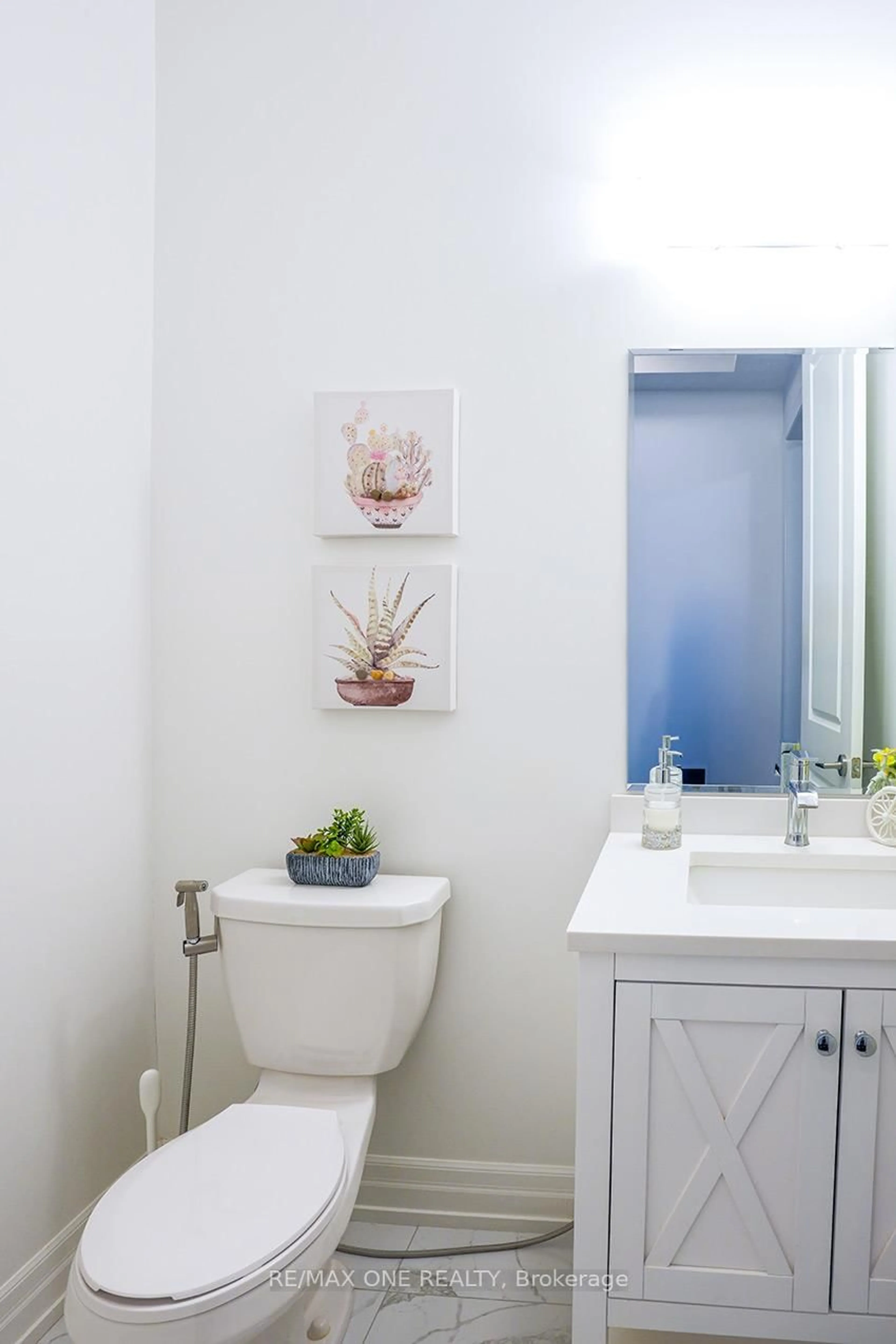 Contemporary bathroom, ceramic/tile floor for 18 Frank Kelly Dr, East Gwillimbury Ontario L9N 0V2