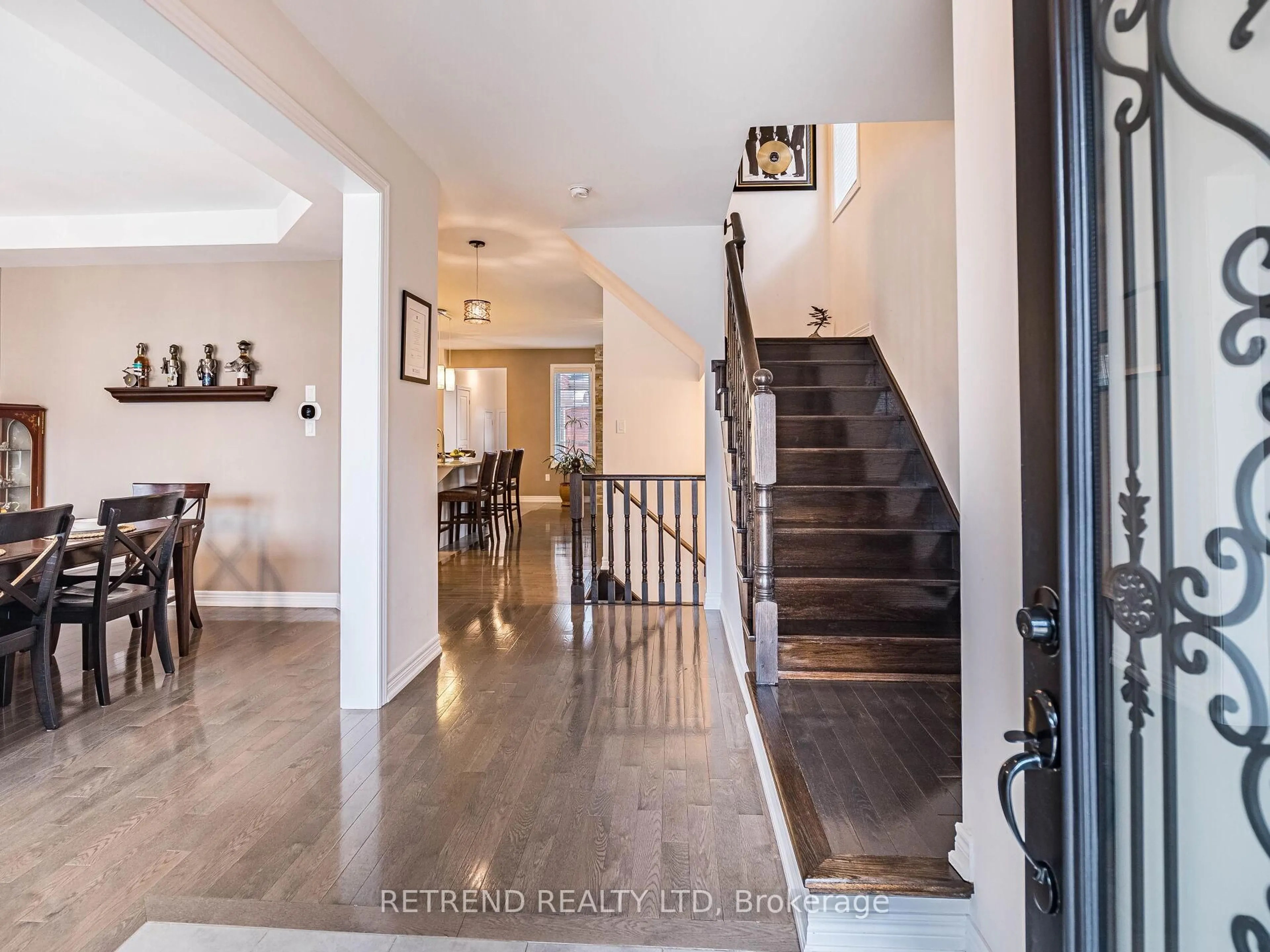 Indoor entryway for 119 Barons St, Vaughan Ontario L4H 3Y7