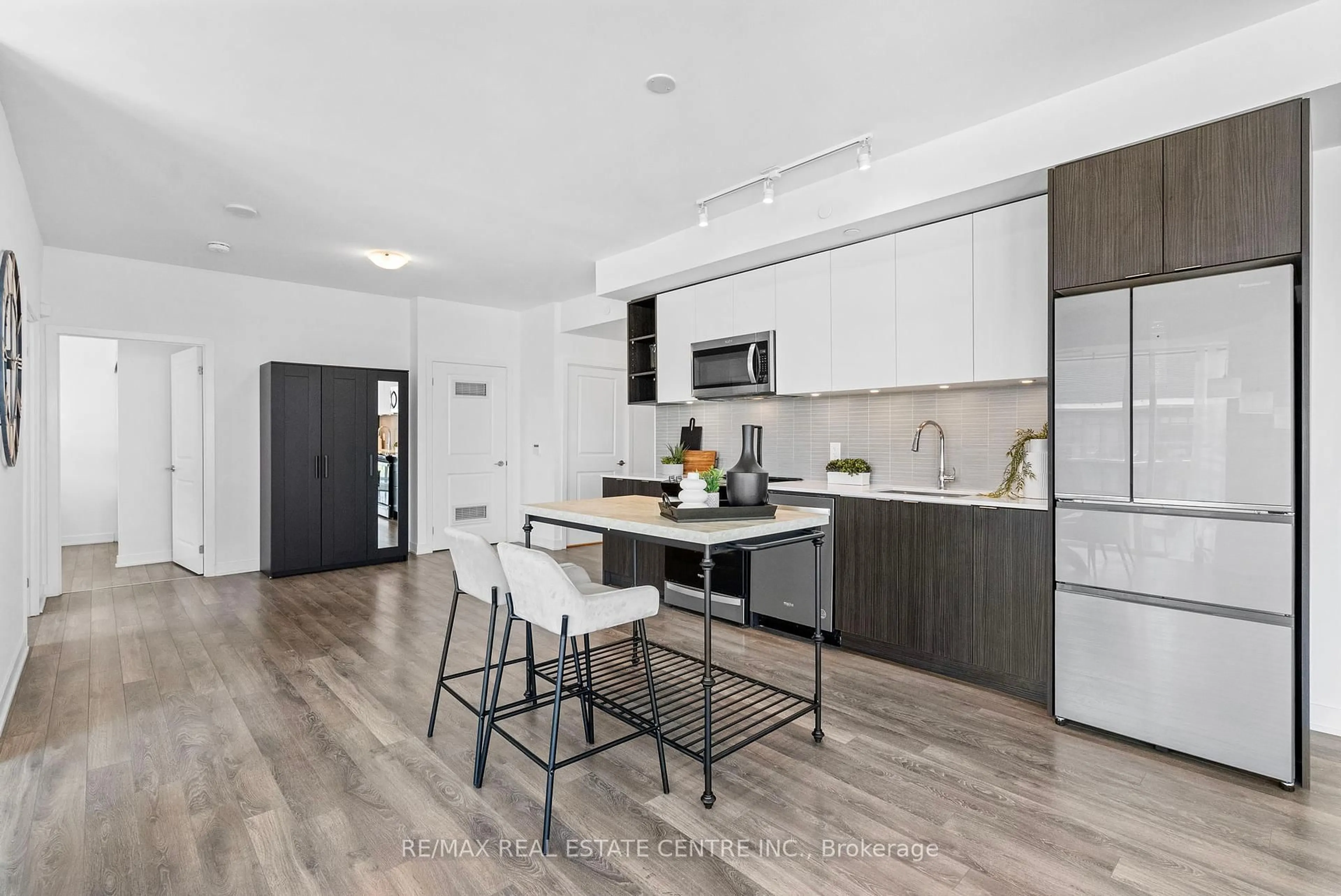 Open concept kitchen, unknown for 100 Eagle Rock Way #1005, Vaughan Ontario L6A 5B9