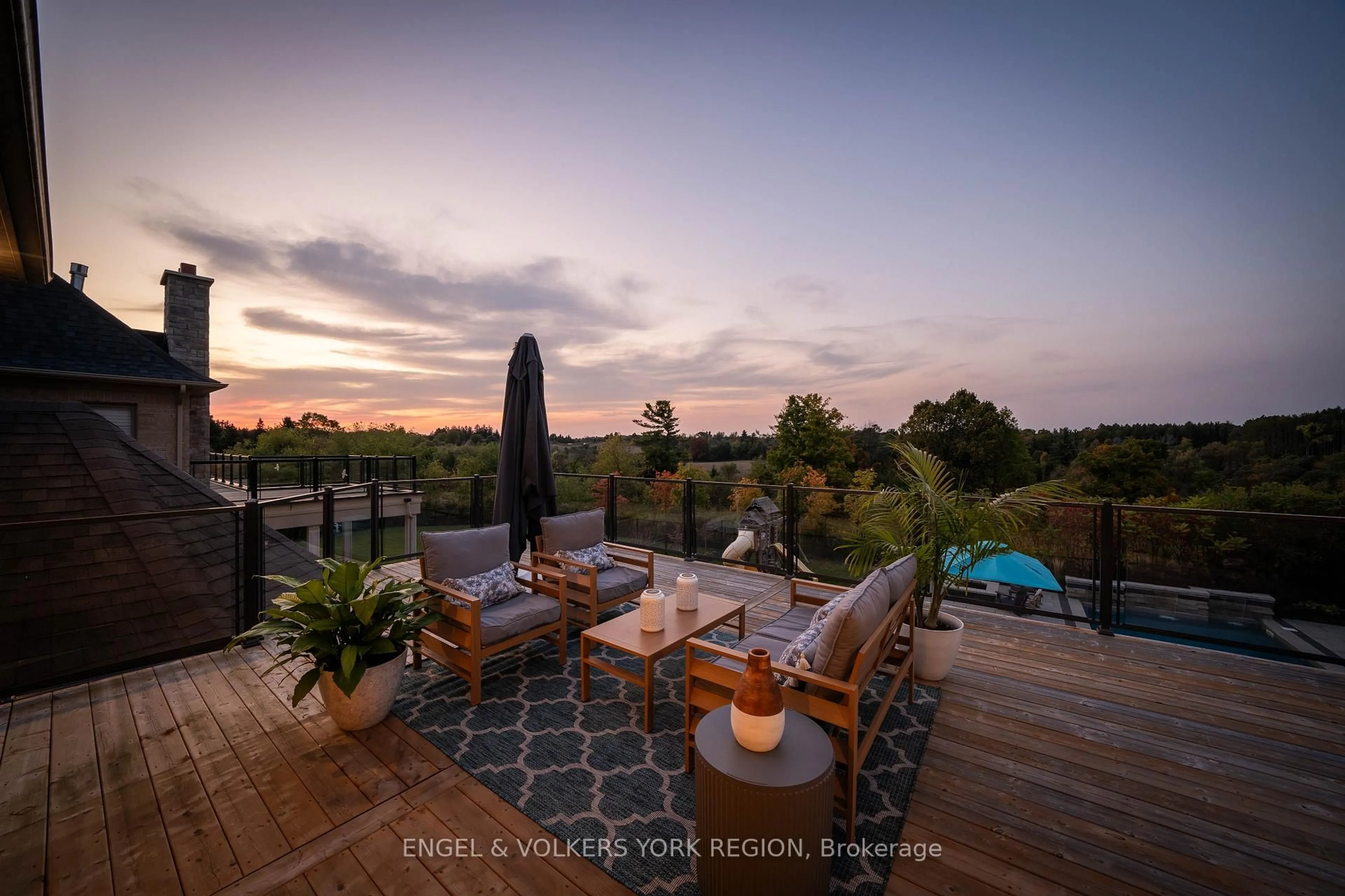 Patio, water/lake/river/ocean view for 24 James Stokes Crt, King Ontario L7B 1L6