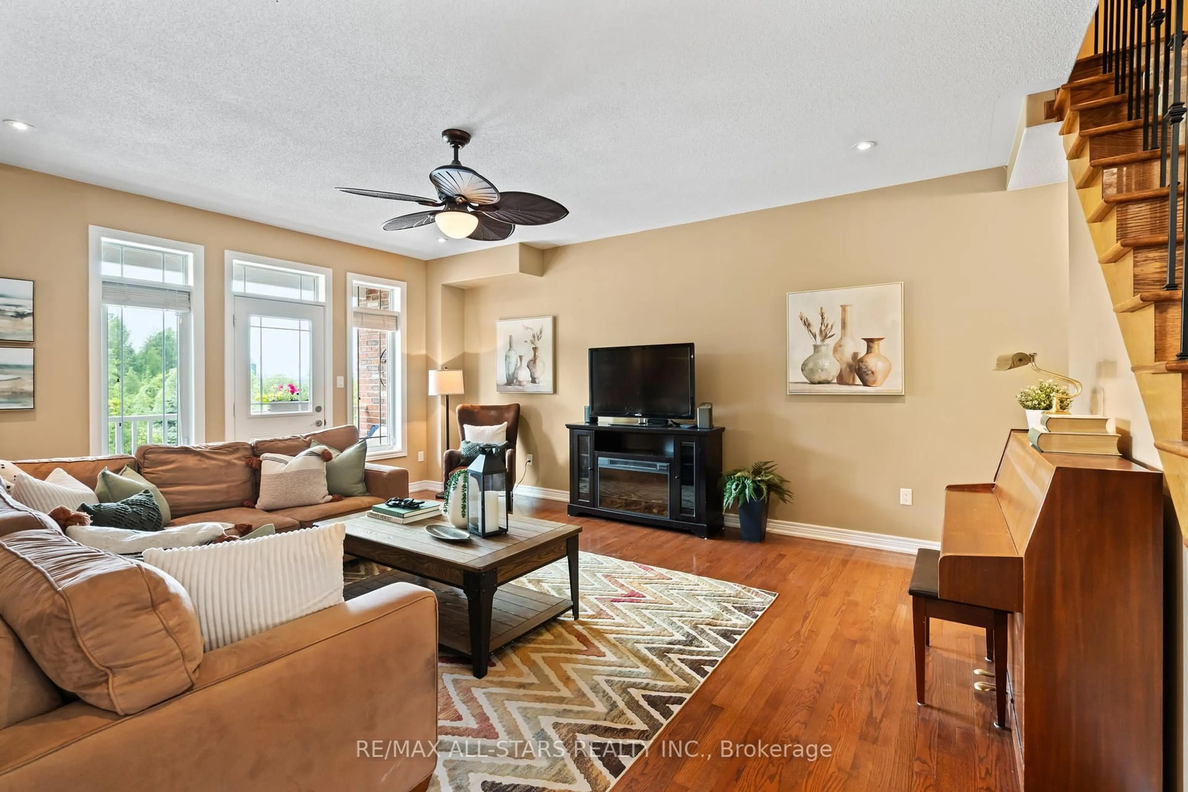 Living room with furniture, ceramic/tile floor for 27 Arthur Case Cres, East Gwillimbury Ontario L0G 1M0