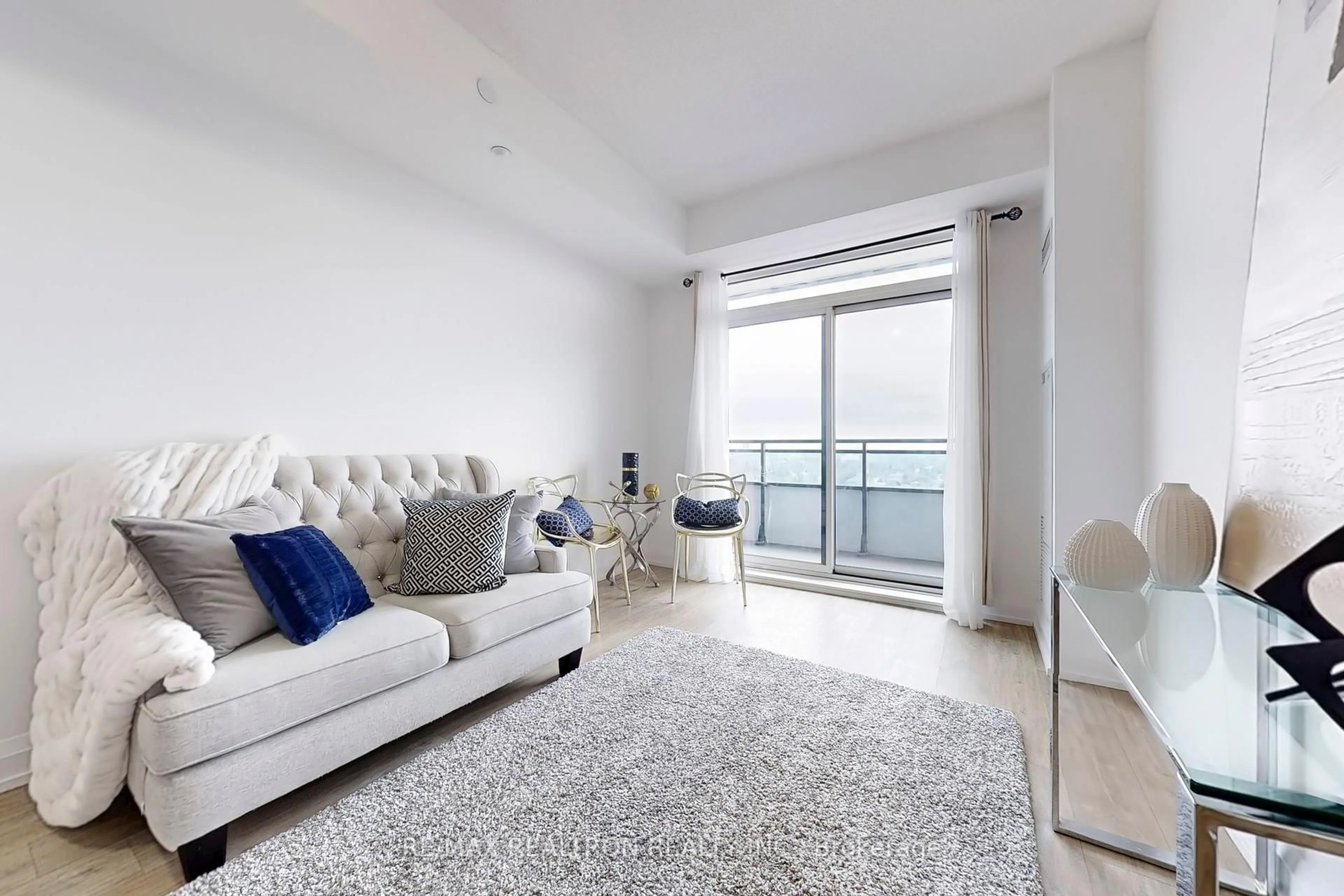 Living room with furniture, carpet floor for 7890 Bathurst St #1703, Vaughan Ontario L4J 0J8
