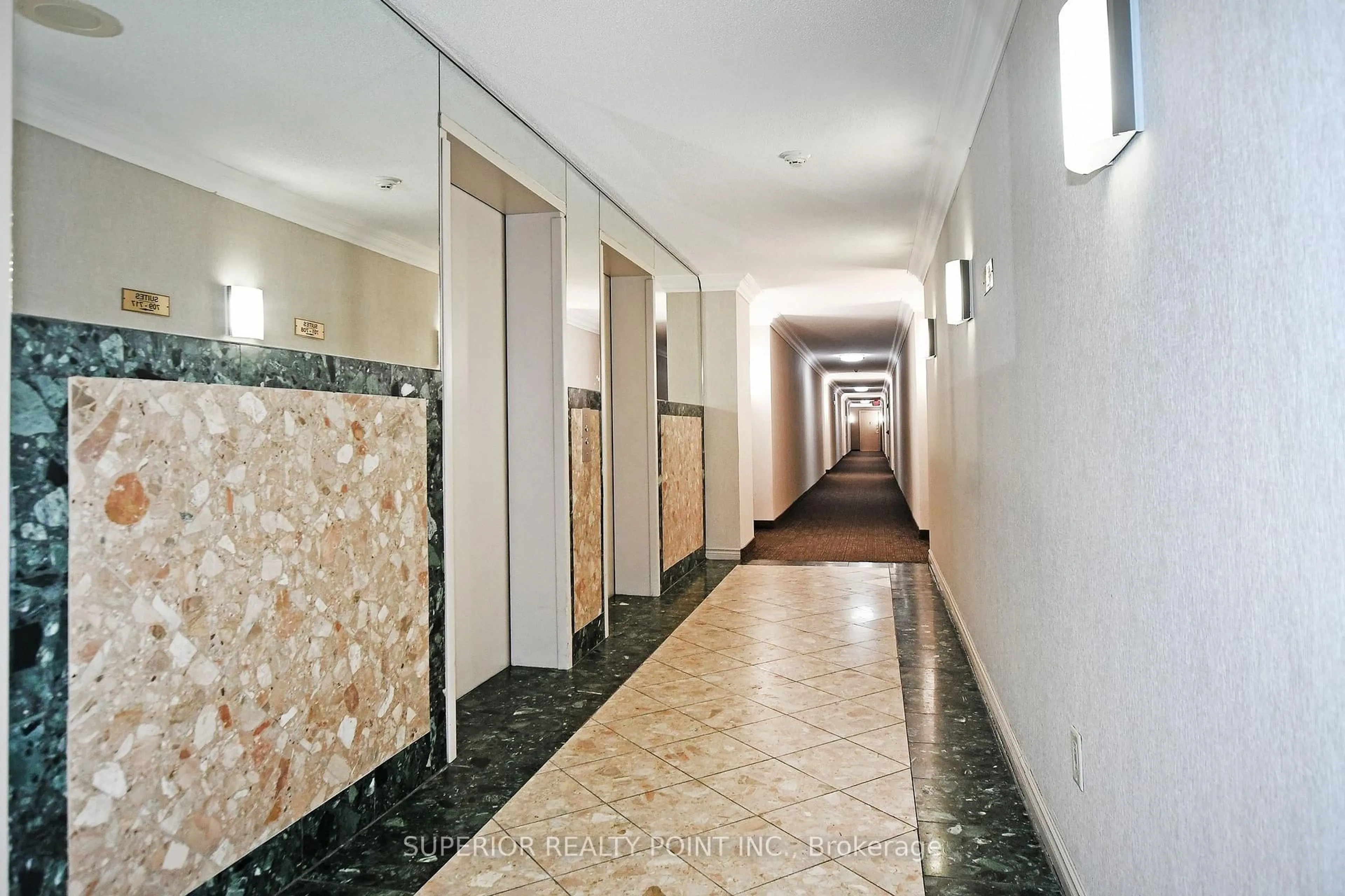 Indoor foyer for 30 Harding Blvd #711, Richmond Hill Ontario L4C 9M3
