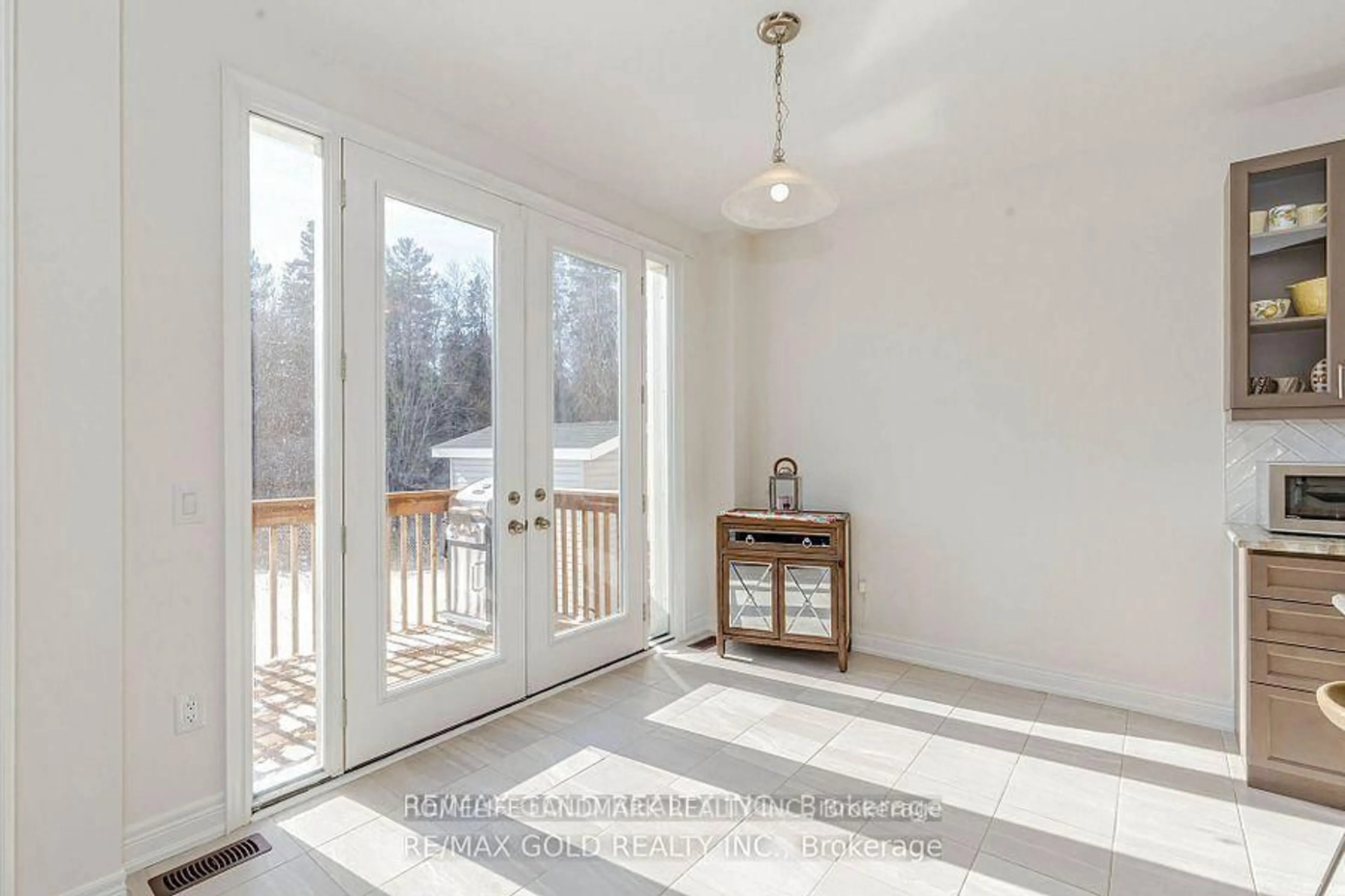 Indoor entryway for 199 SEAVIEW Hts, East Gwillimbury Ontario L9N 0S3