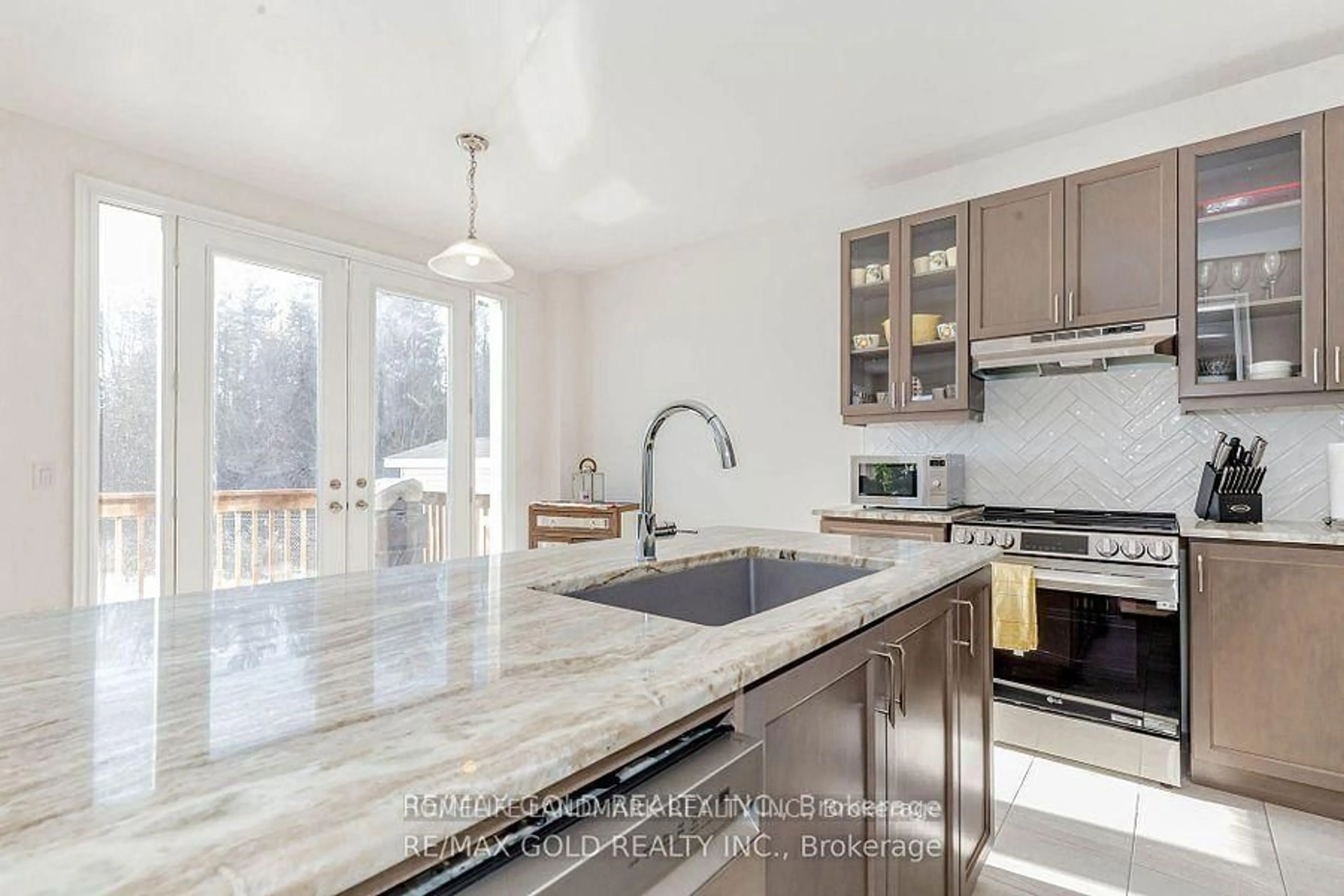 Open concept kitchen, unknown for 199 SEAVIEW Hts, East Gwillimbury Ontario L9N 0S3