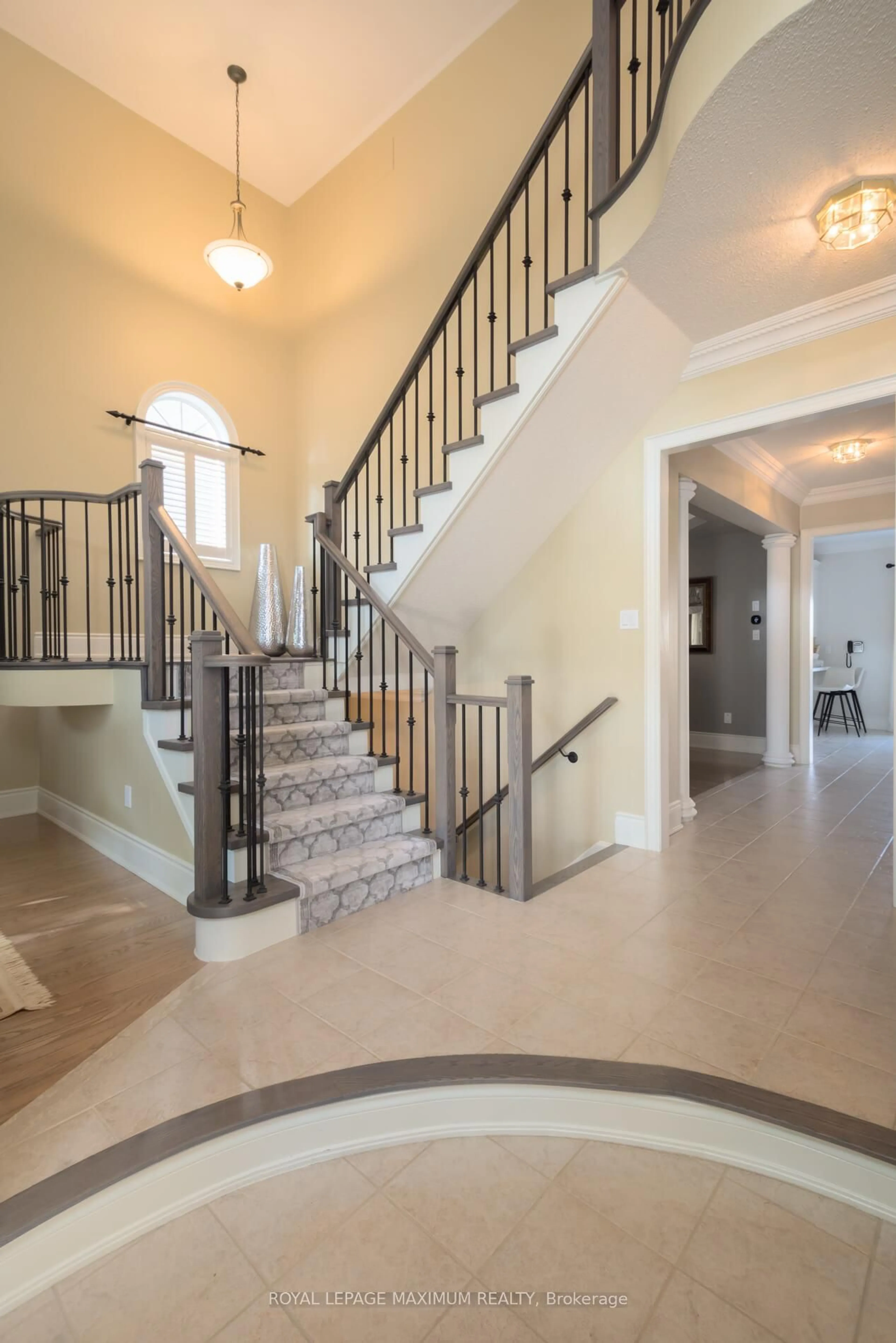 Indoor foyer for 16 Saint Clare Blvd, Vaughan Ontario L4H 2A2