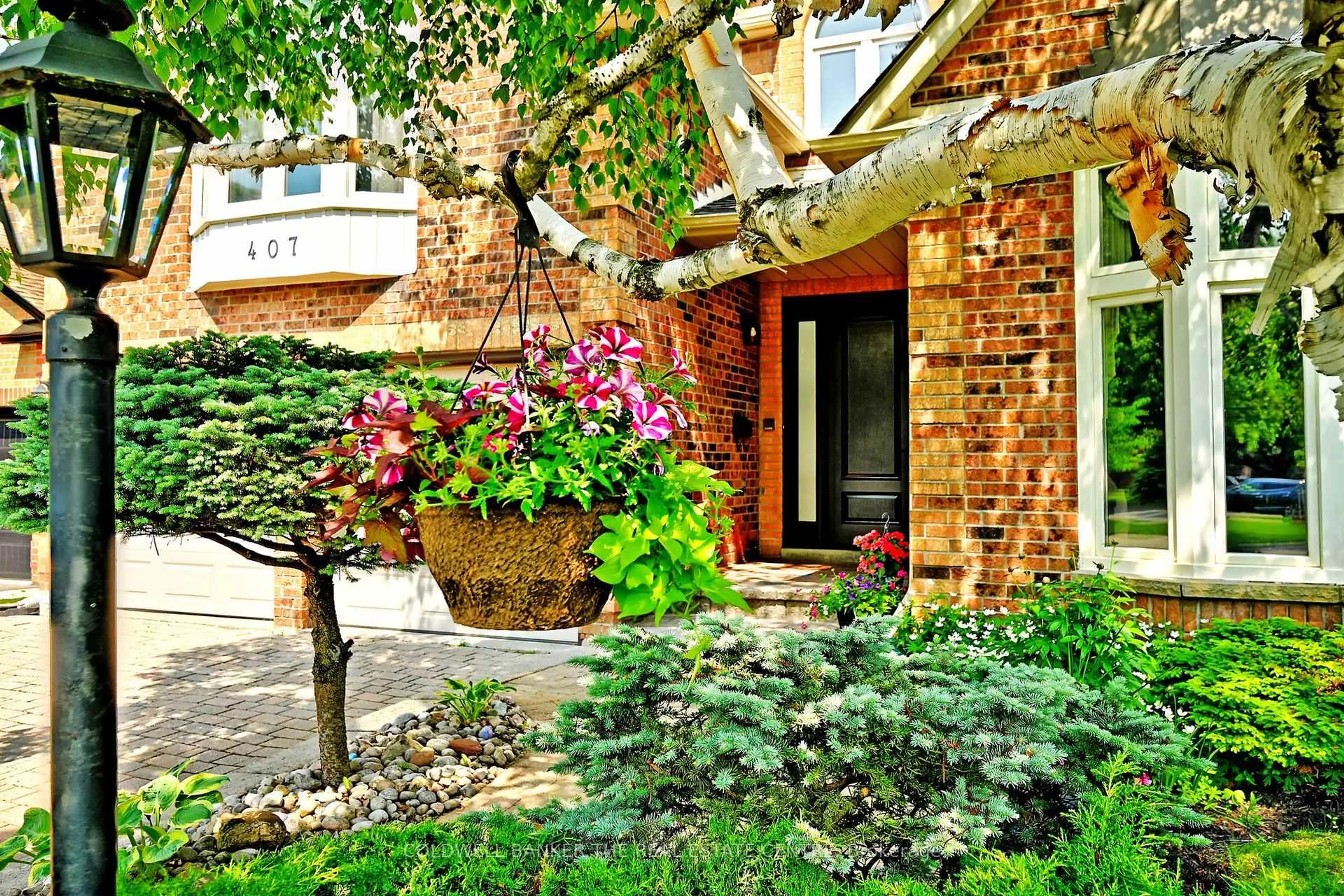 Unknown for 407 Fairway Gdns, Newmarket Ontario L3X 1B7