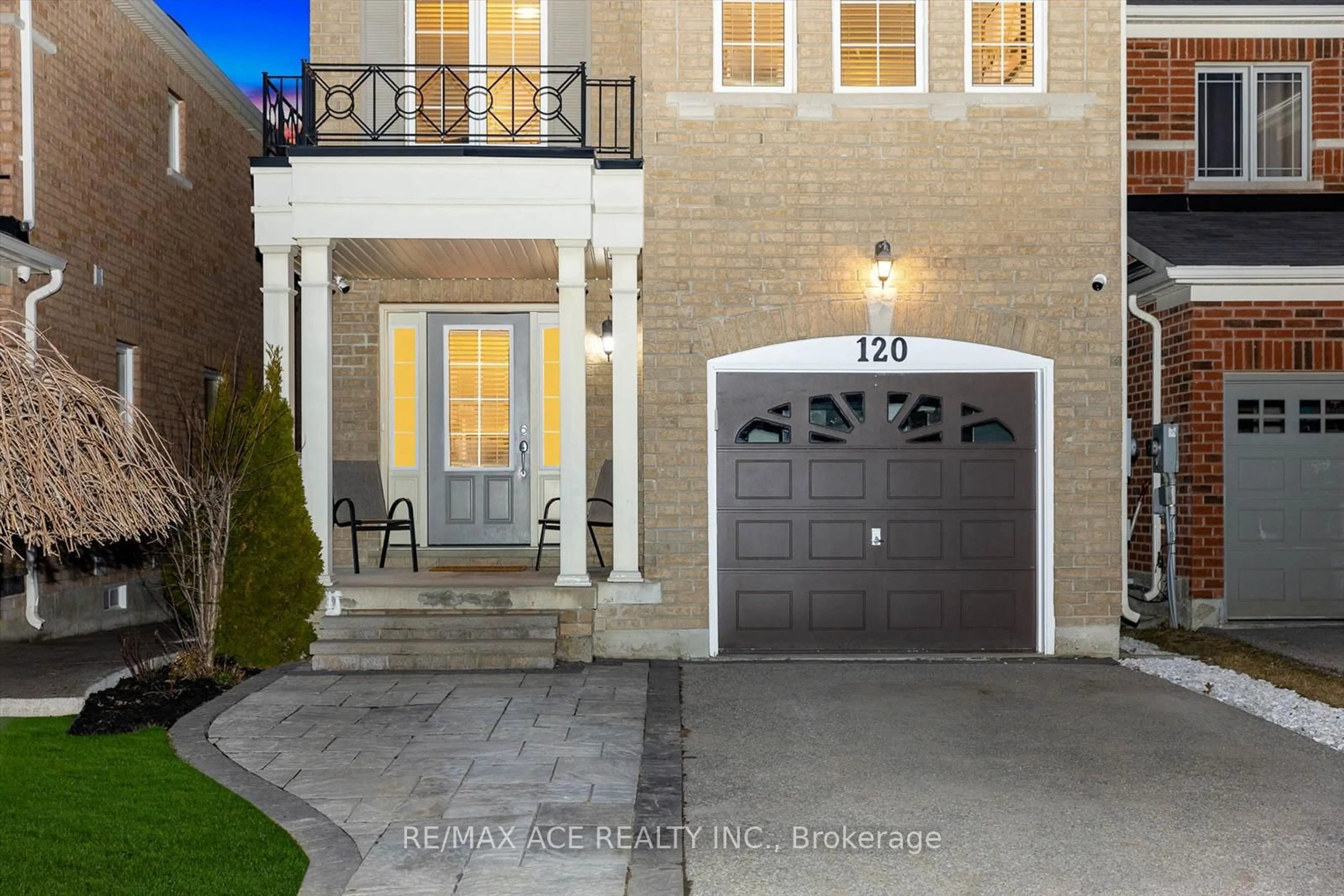 Indoor entryway for 120 Rutherford Rd, Bradford West Gwillimbury Ontario L3Z 0P6