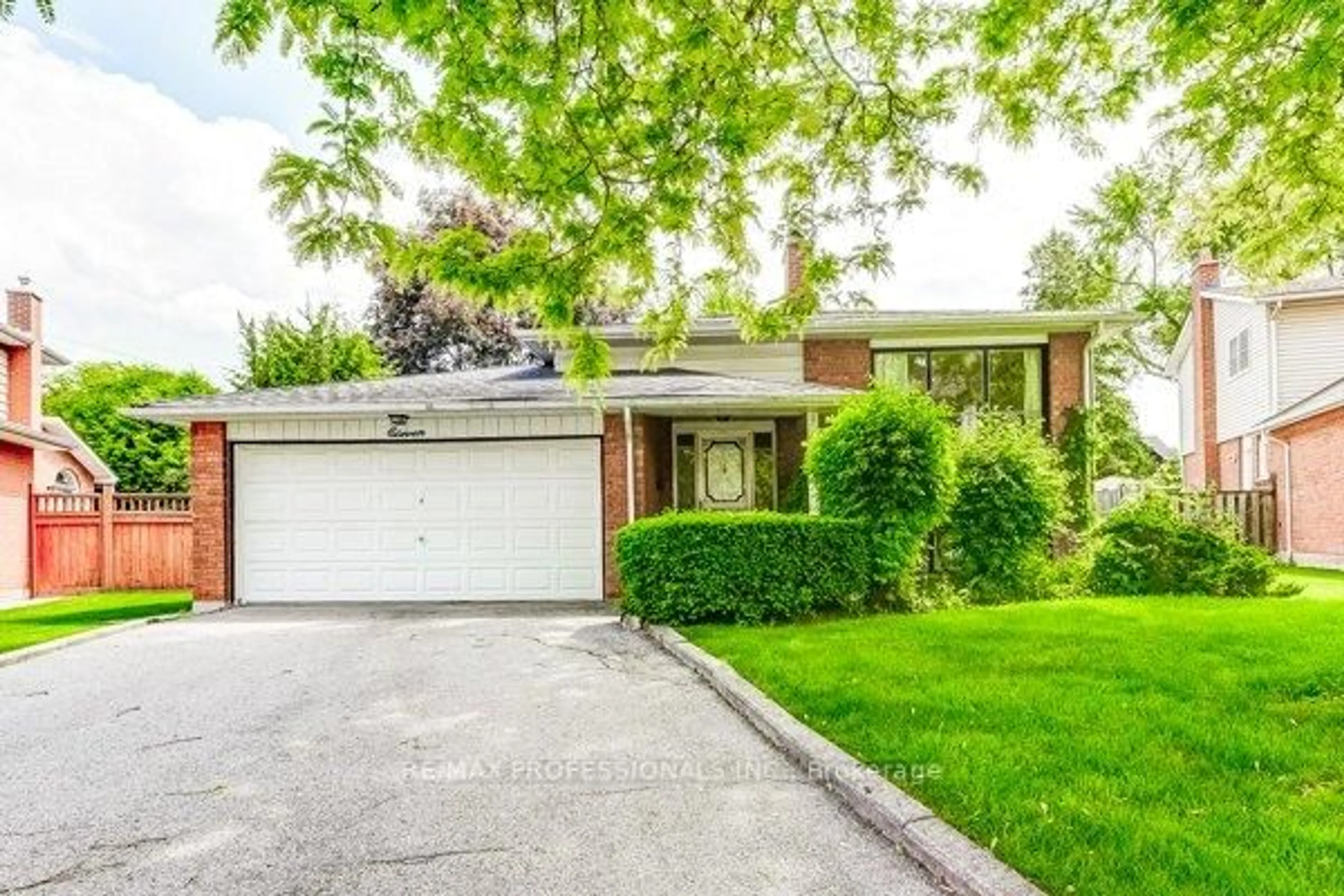 Home with brick exterior material, street for 11 Shadbolt Crt, Markham Ontario L3R 1X3