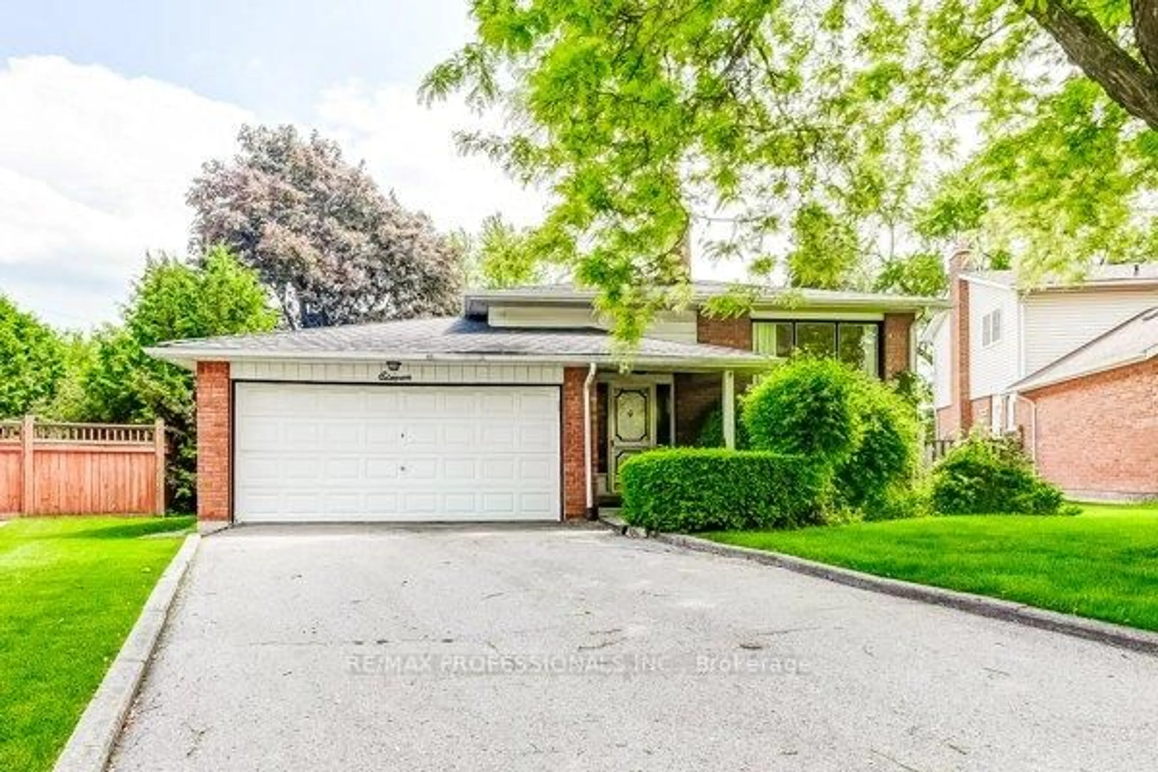 Home with brick exterior material, street for 11 Shadbolt Crt, Markham Ontario L3R 1X3