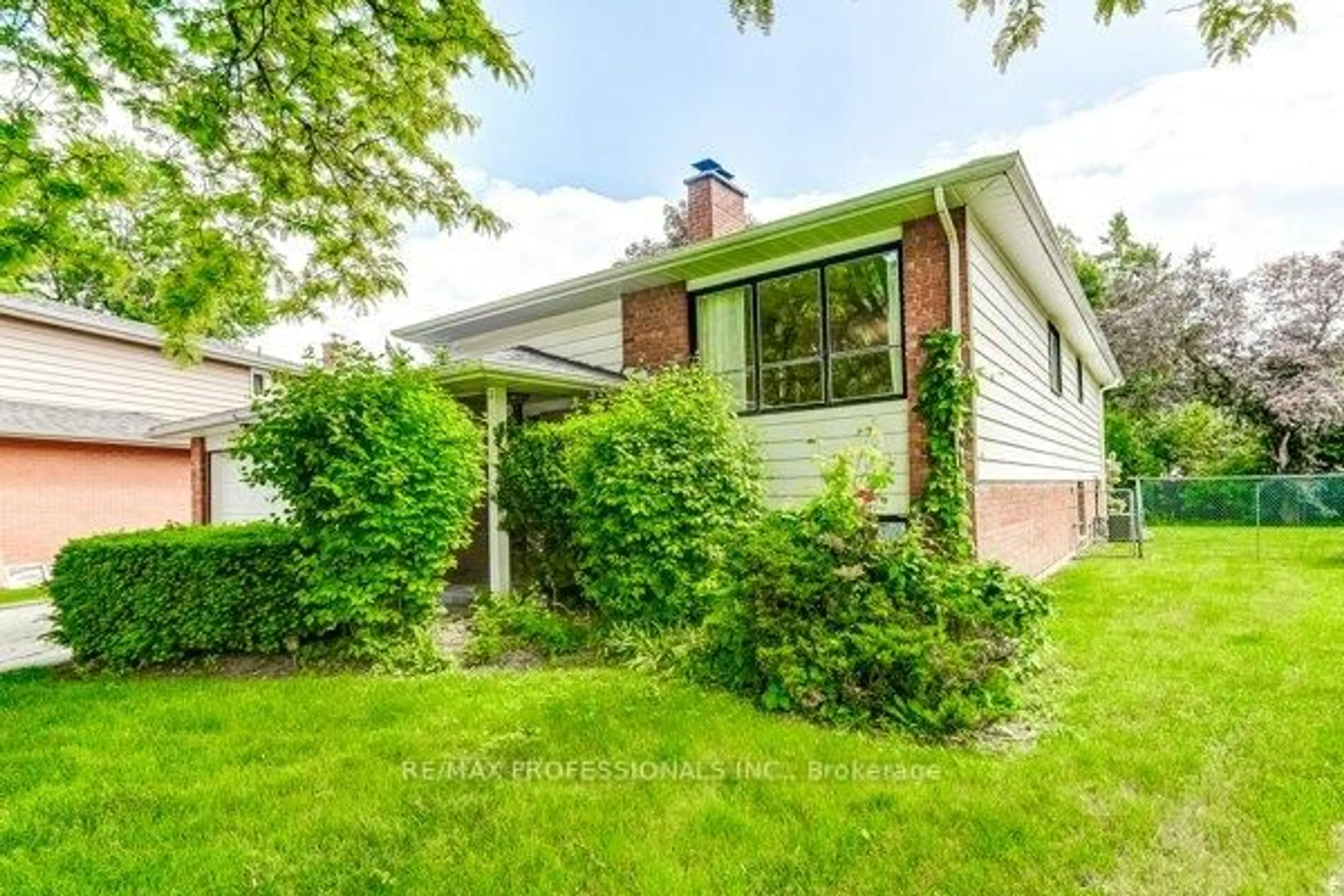 Home with brick exterior material, street for 11 Shadbolt Crt, Markham Ontario L3R 1X3