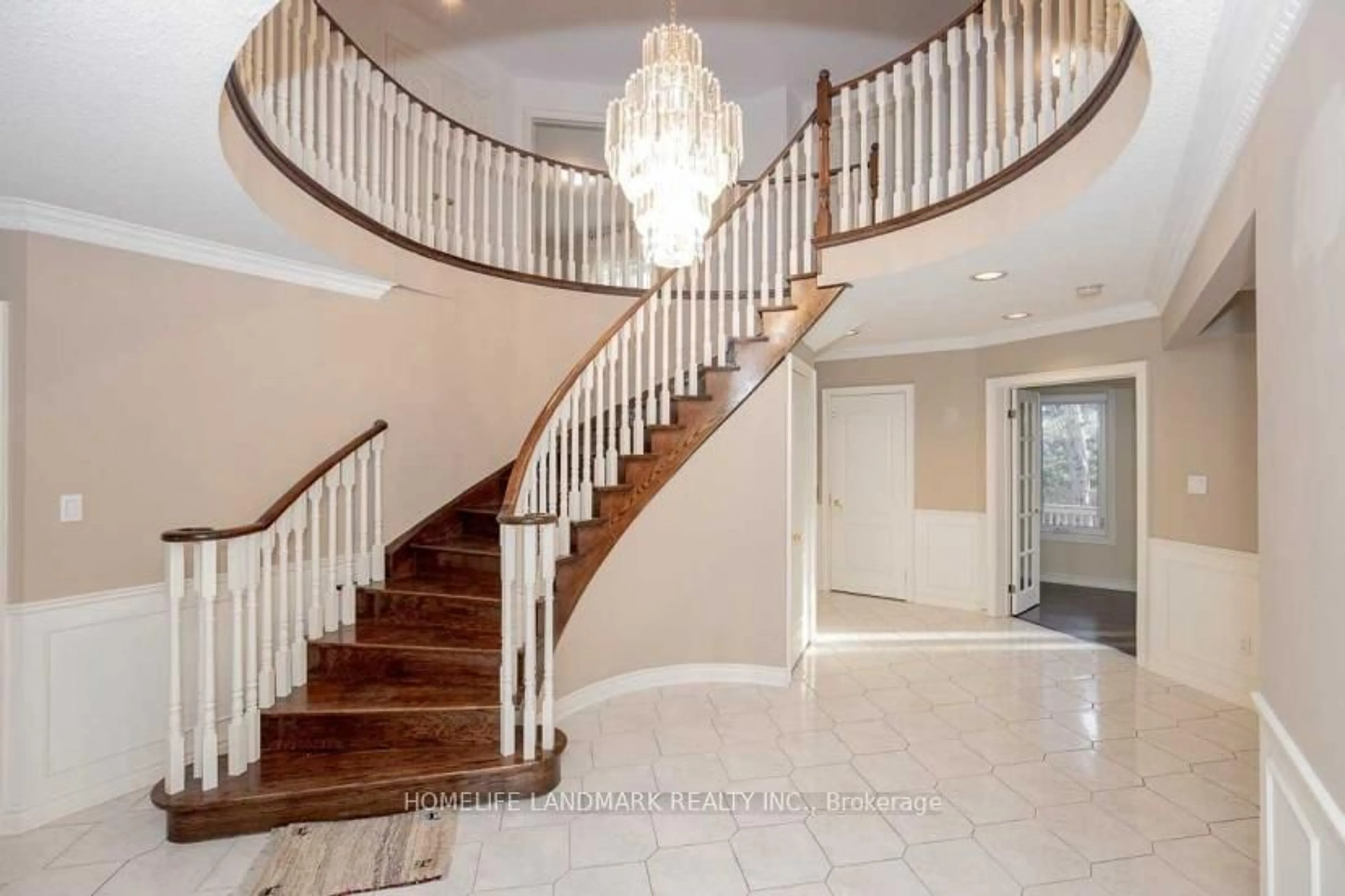 Indoor foyer for 46 Green Ash Cres, Richmond Hill Ontario L4B 3S1