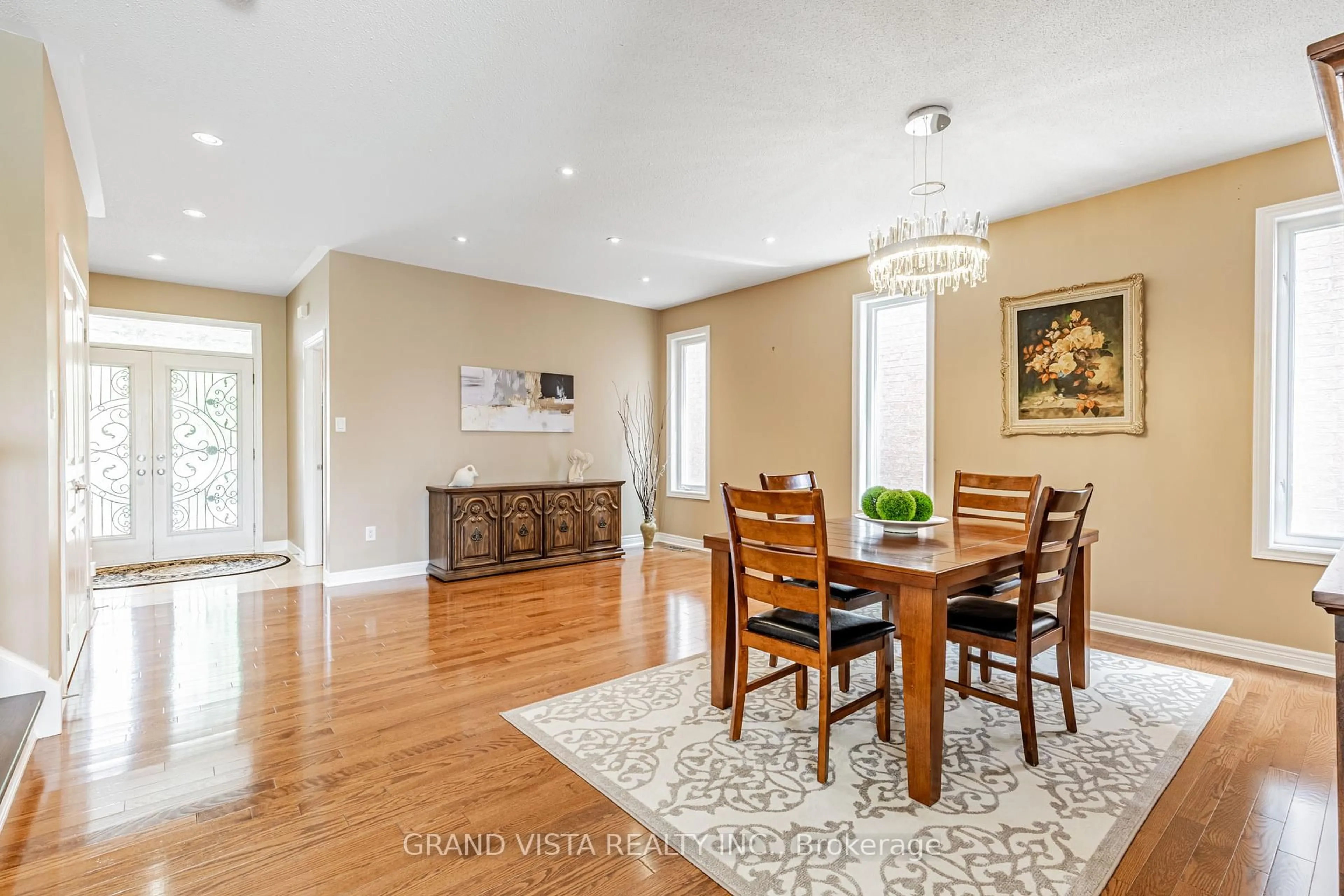 Dining room, wood/laminate floor for 31 Routledge Dr, Richmond Hill Ontario L4E 0C4