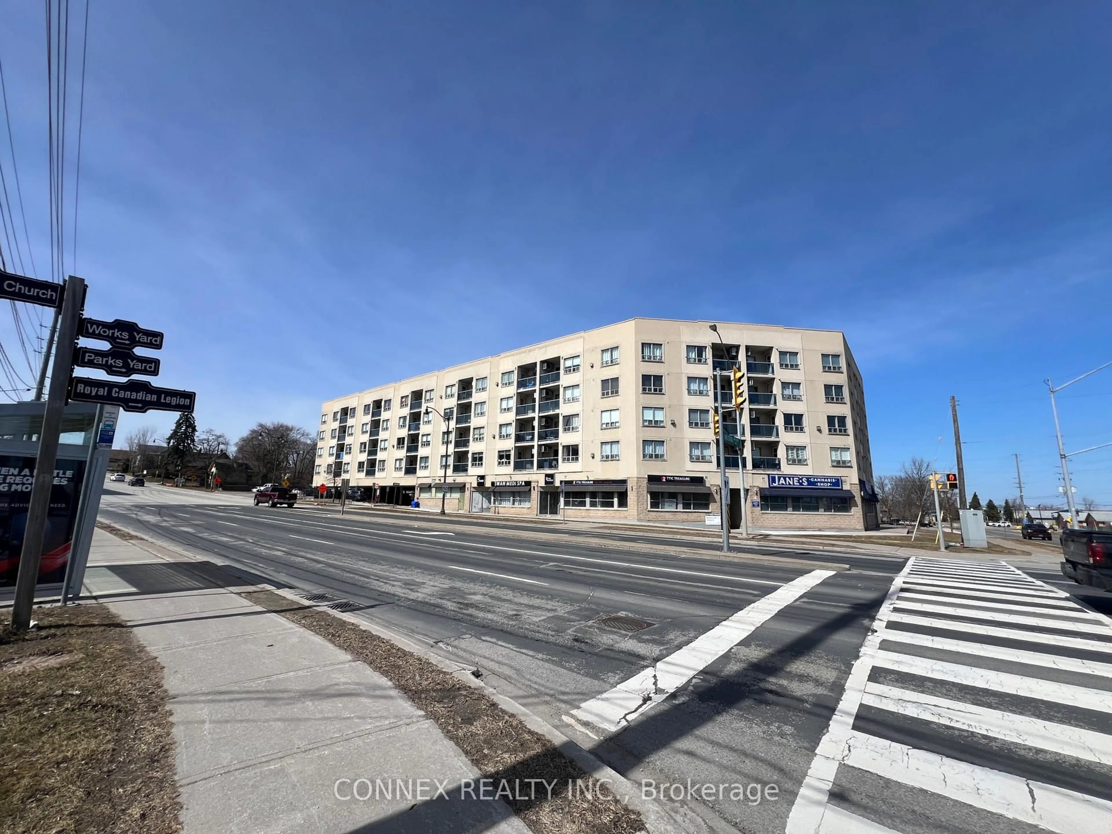 Blurry image for 160 Wellington St #403, Aurora Ontario L4G 1J3