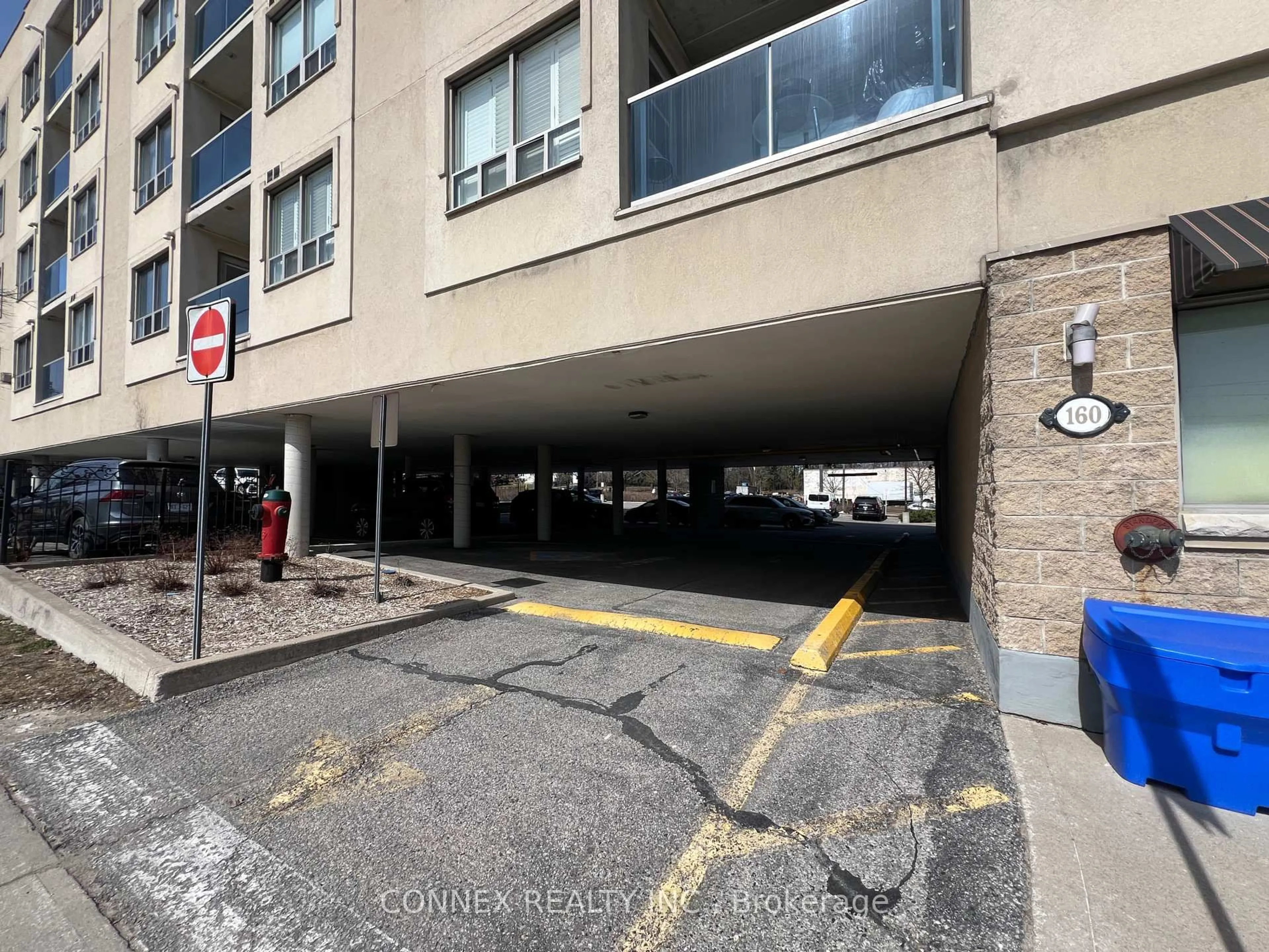 Parking for 160 Wellington St #403, Aurora Ontario L4G 1J3