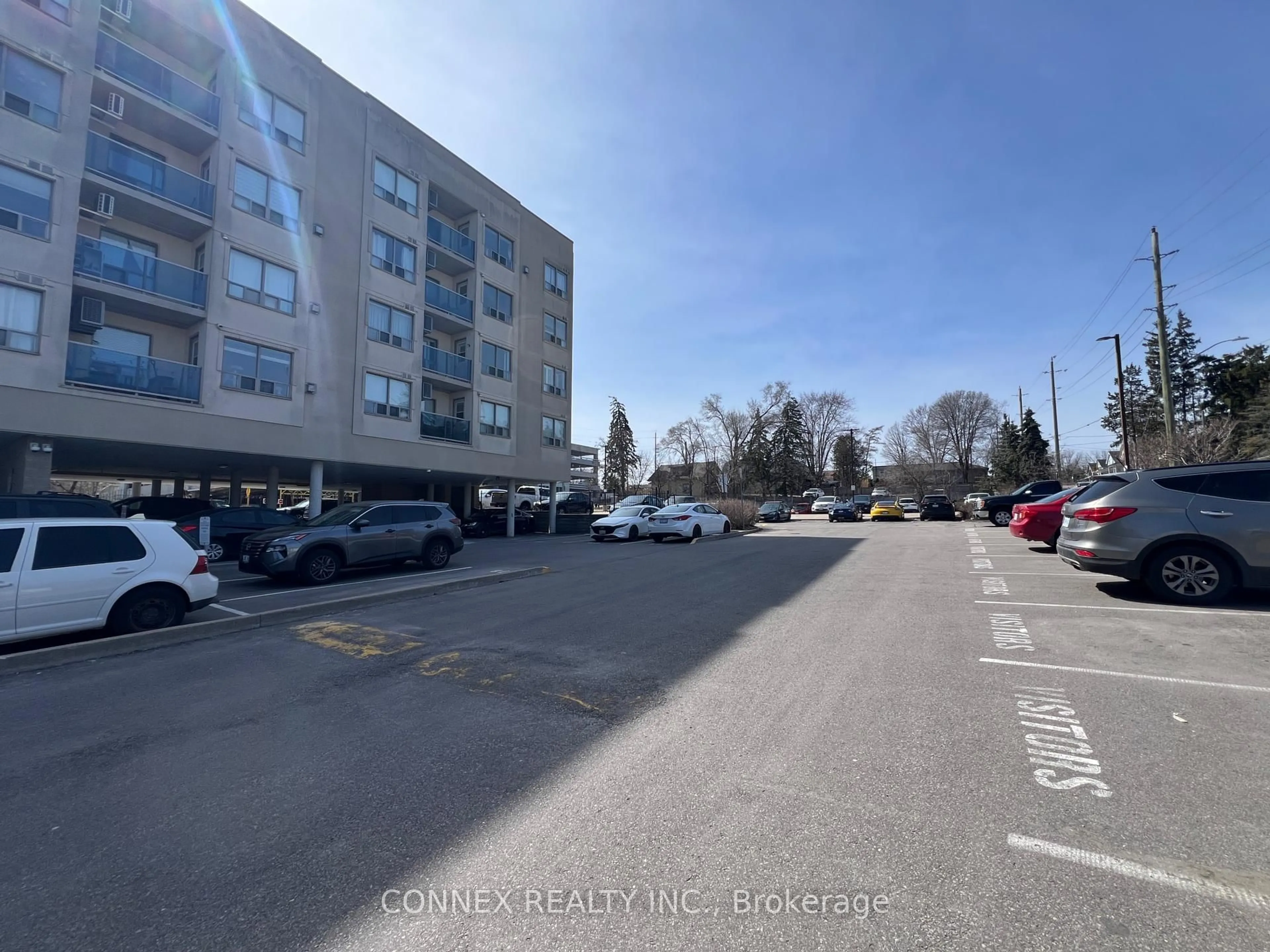 Parking for 160 Wellington St #403, Aurora Ontario L4G 1J3