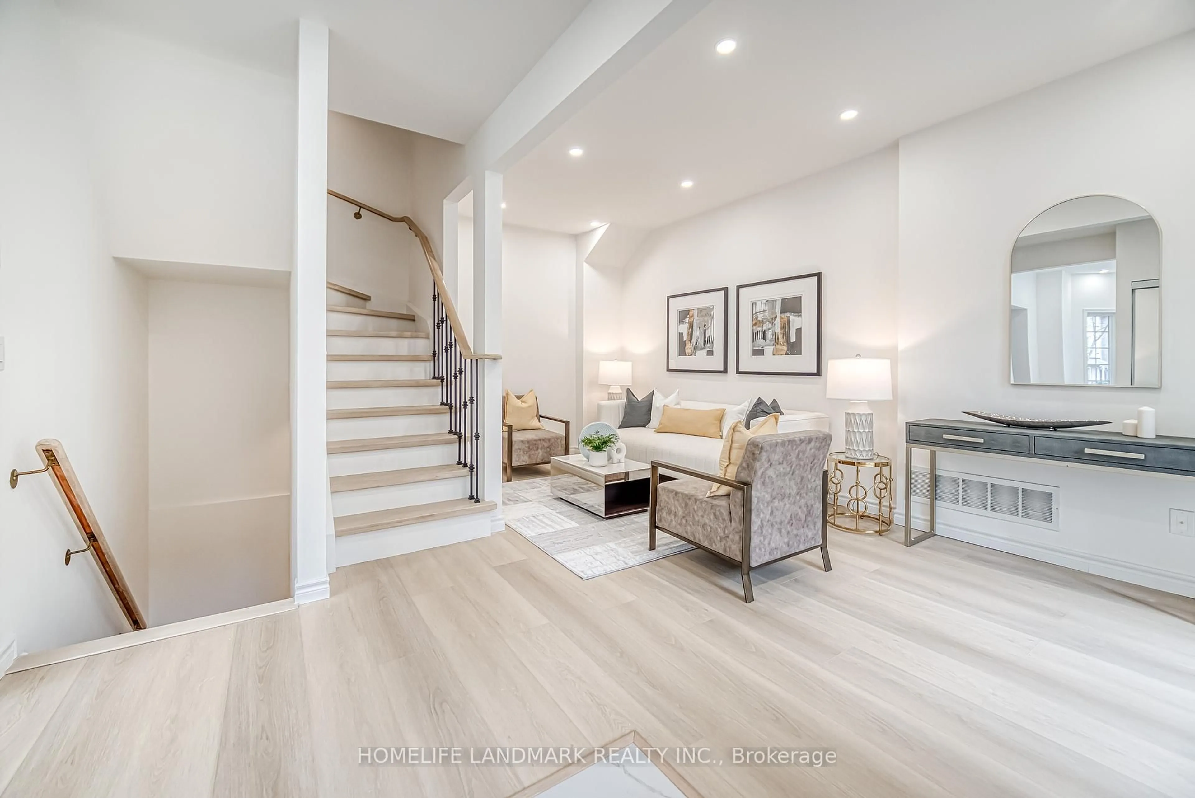 Indoor entryway for 12 St Moritz Way #15, Markham Ontario L3R 4E8