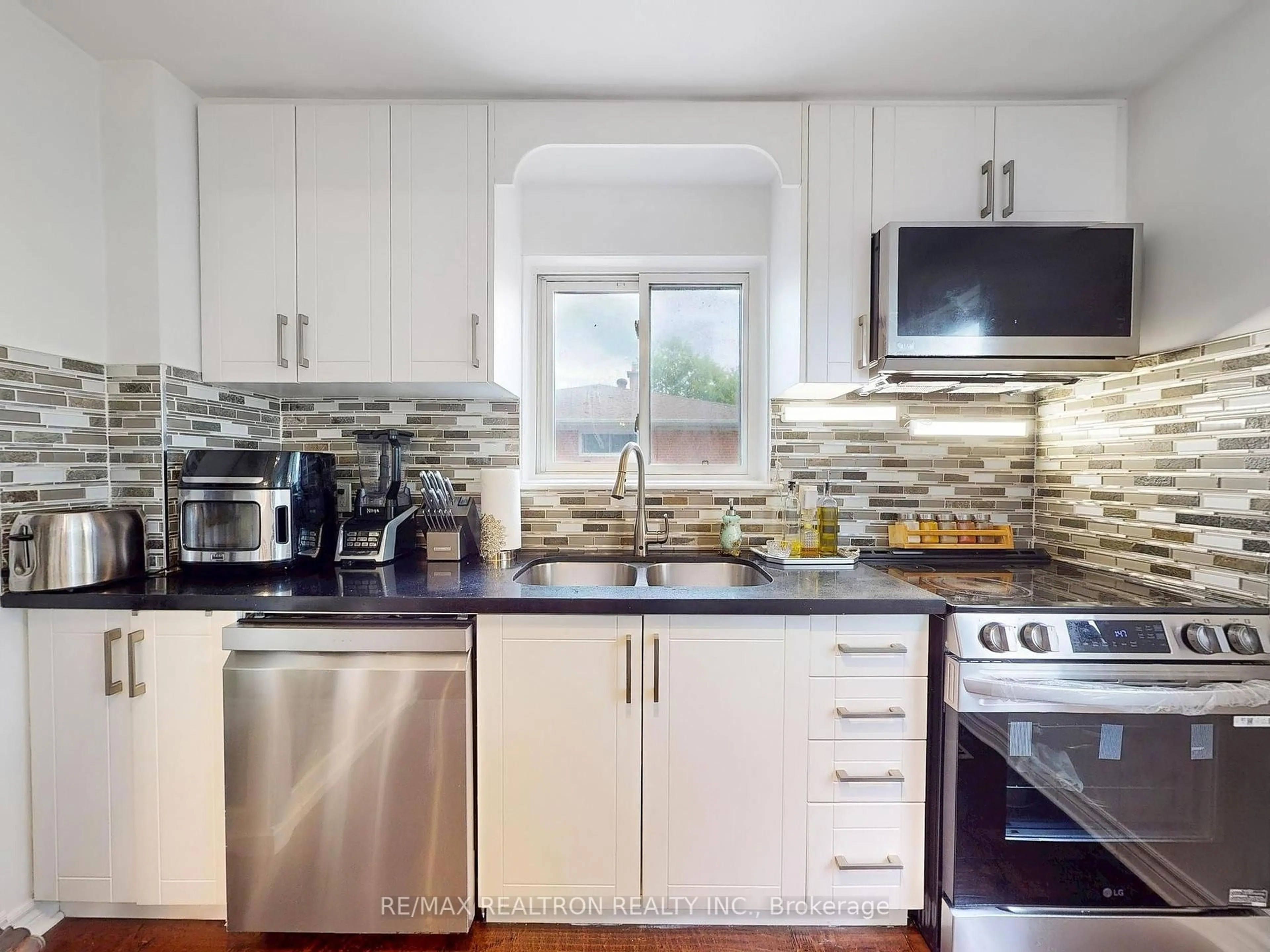 Unknown for 242 Beechy Dr, Richmond Hill Ontario L4C 2X7