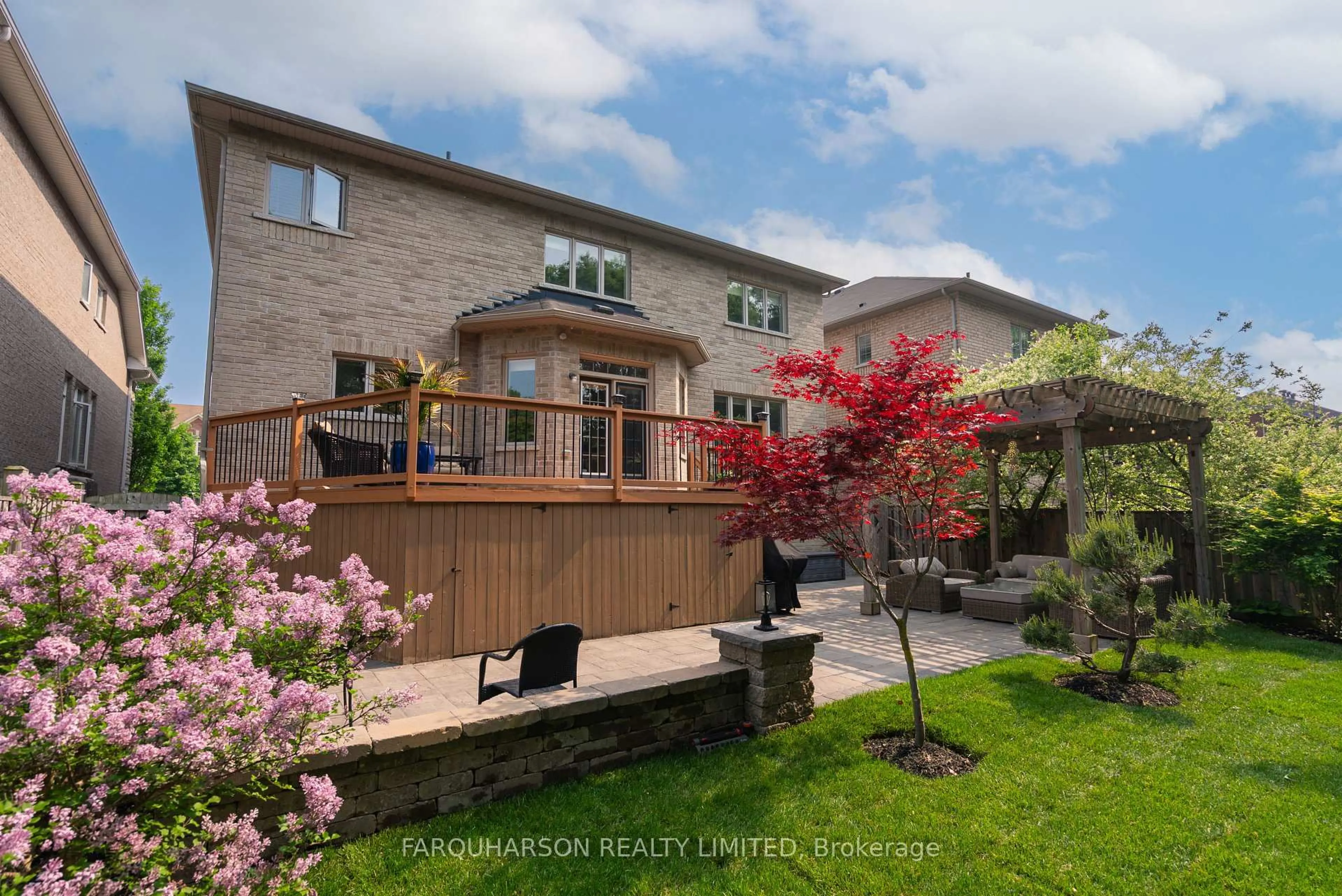 Patio, street for 16 Durhamview Cres, Whitchurch-Stouffville Ontario L4A 1H4